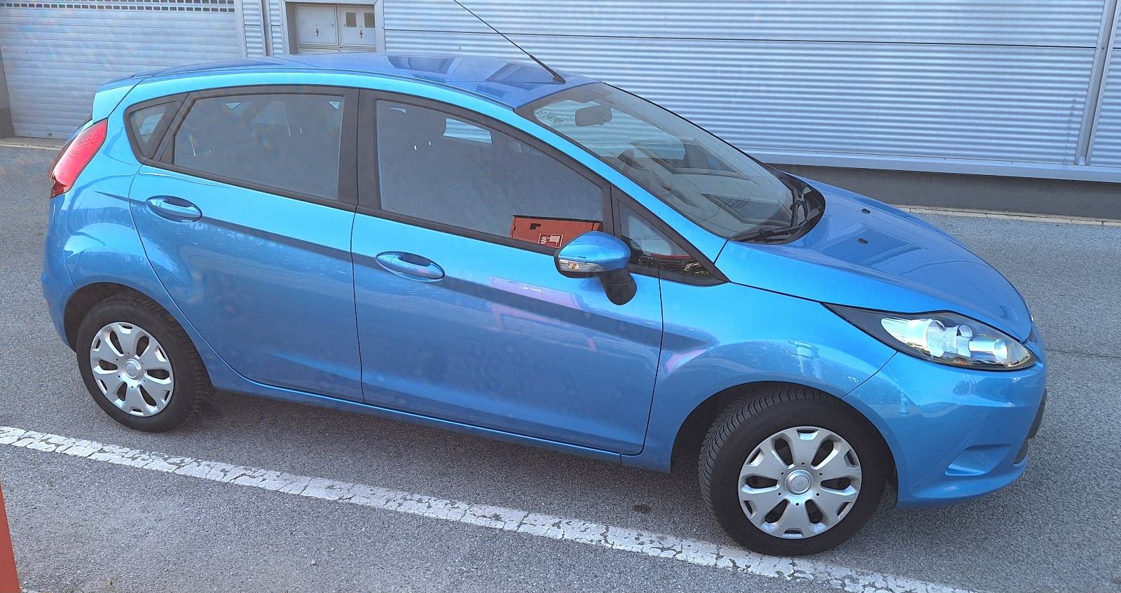 Ford Fiesta 1,25i, HR auto,servisna,reg 1 g, 5 vrata,klima, fotografija 4