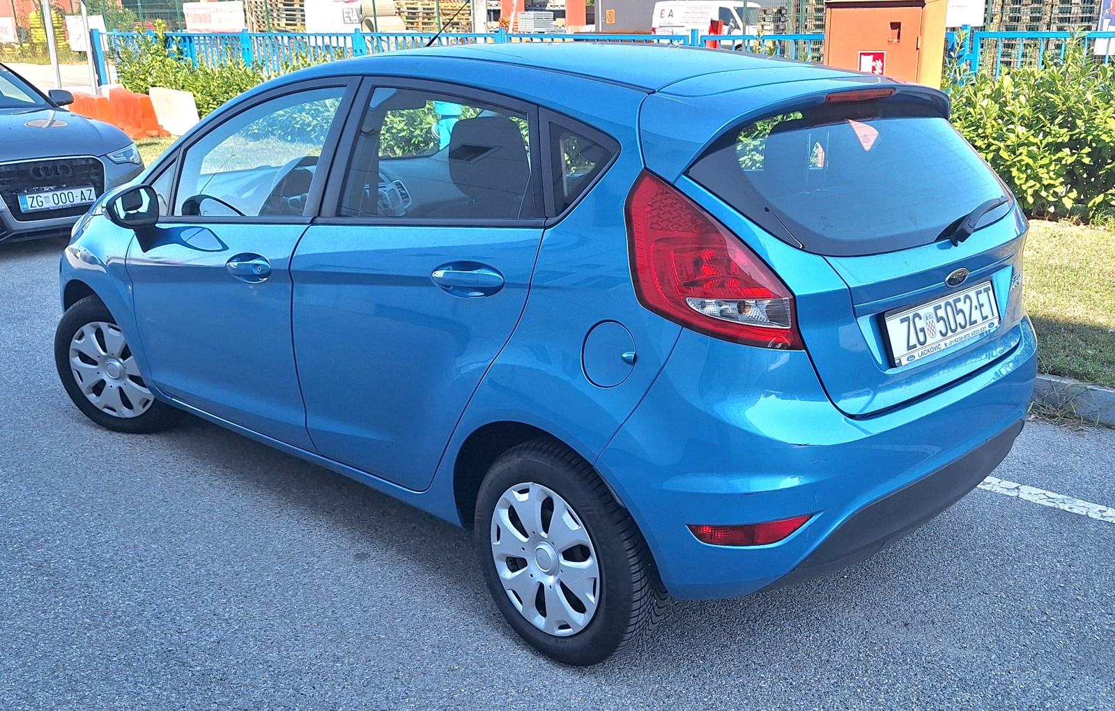 Ford Fiesta 1,25i, HR auto,servisna,reg 1 g, 5 vrata,klima, fotografija 7