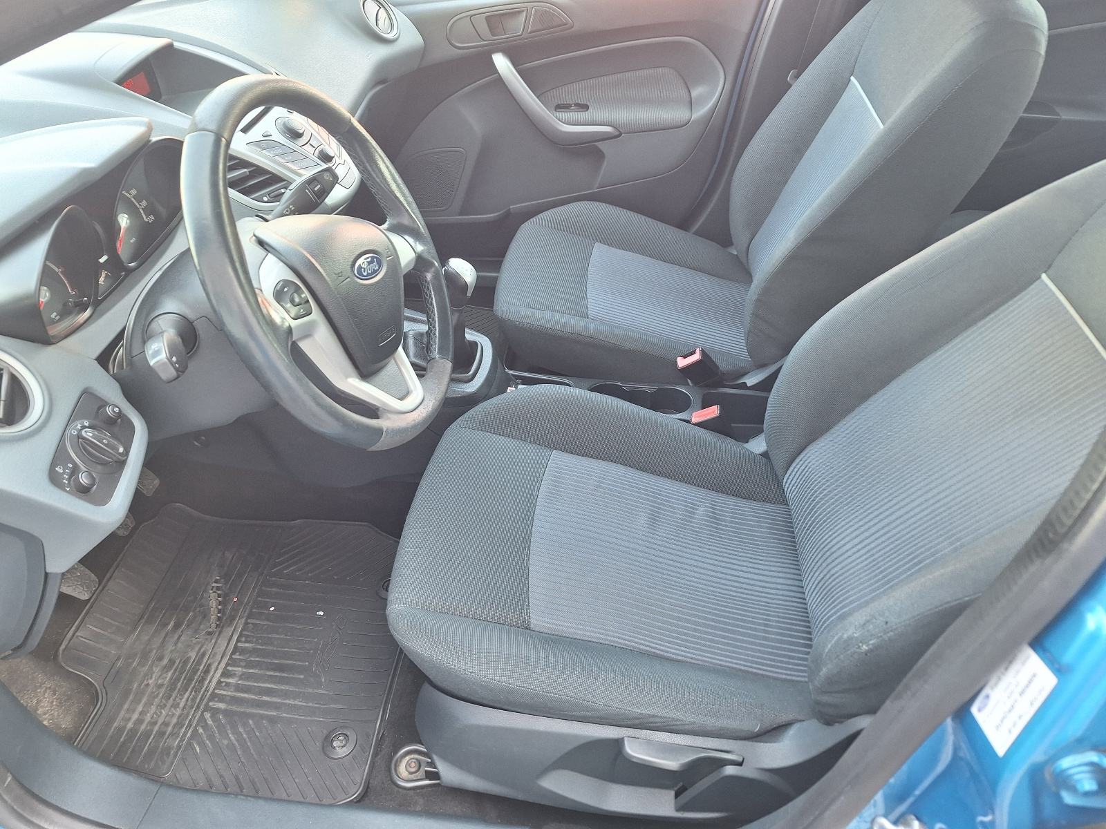 Ford Fiesta 1,25i, HR auto,servisna,reg 1 g, 5 vrata,klima, fotografija 13