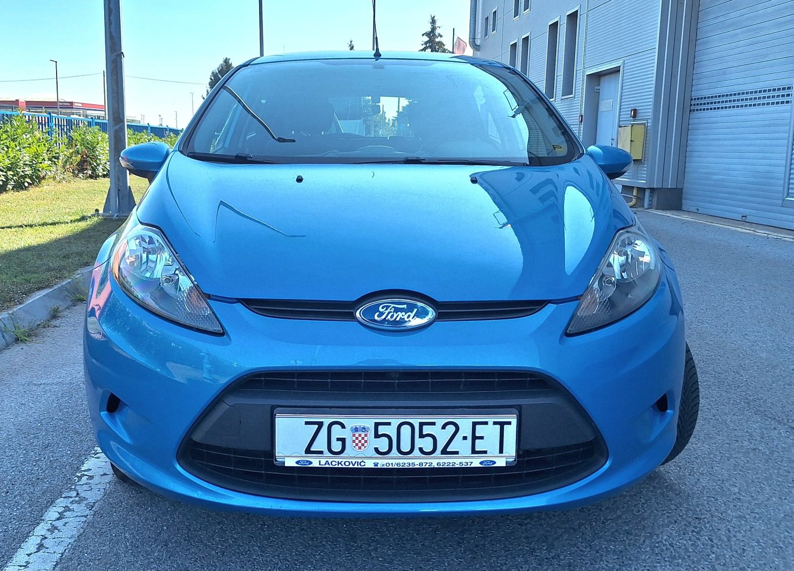 Ford Fiesta 1,25i, HR auto,servisna,reg 1 g, 5 vrata,klima, fotografija 2