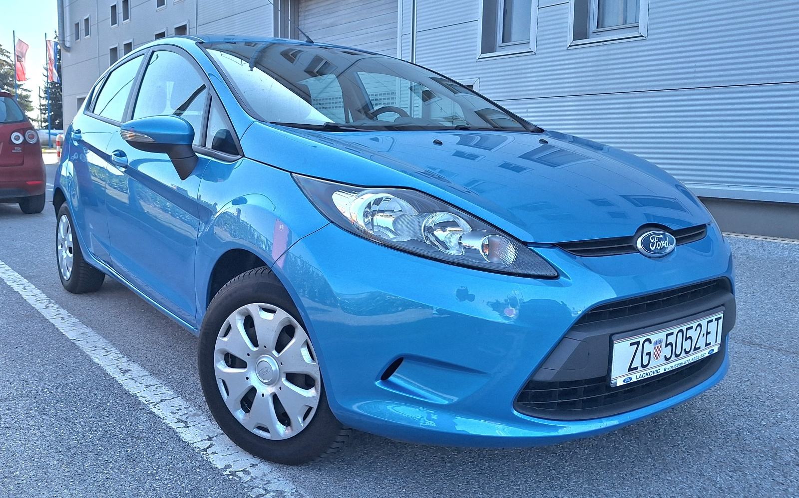 Ford Fiesta 1,25i, HR auto,servisna,reg 1 g, 5 vrata,klima, fotografija 3