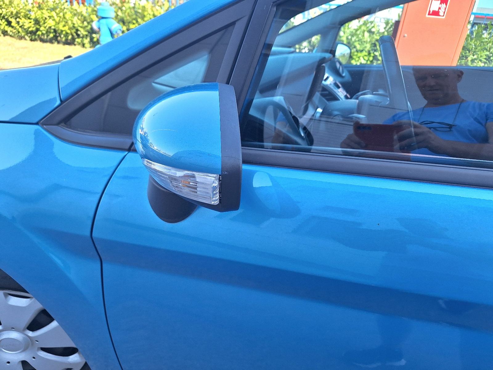 Ford Fiesta 1,25i, HR auto,servisna,reg 1 g, 5 vrata,klima, fotografija 9