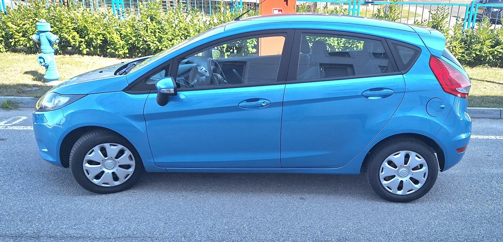 Ford Fiesta 1,25i, HR auto,servisna,reg 1 g, 5 vrata,klima, fotografija 8