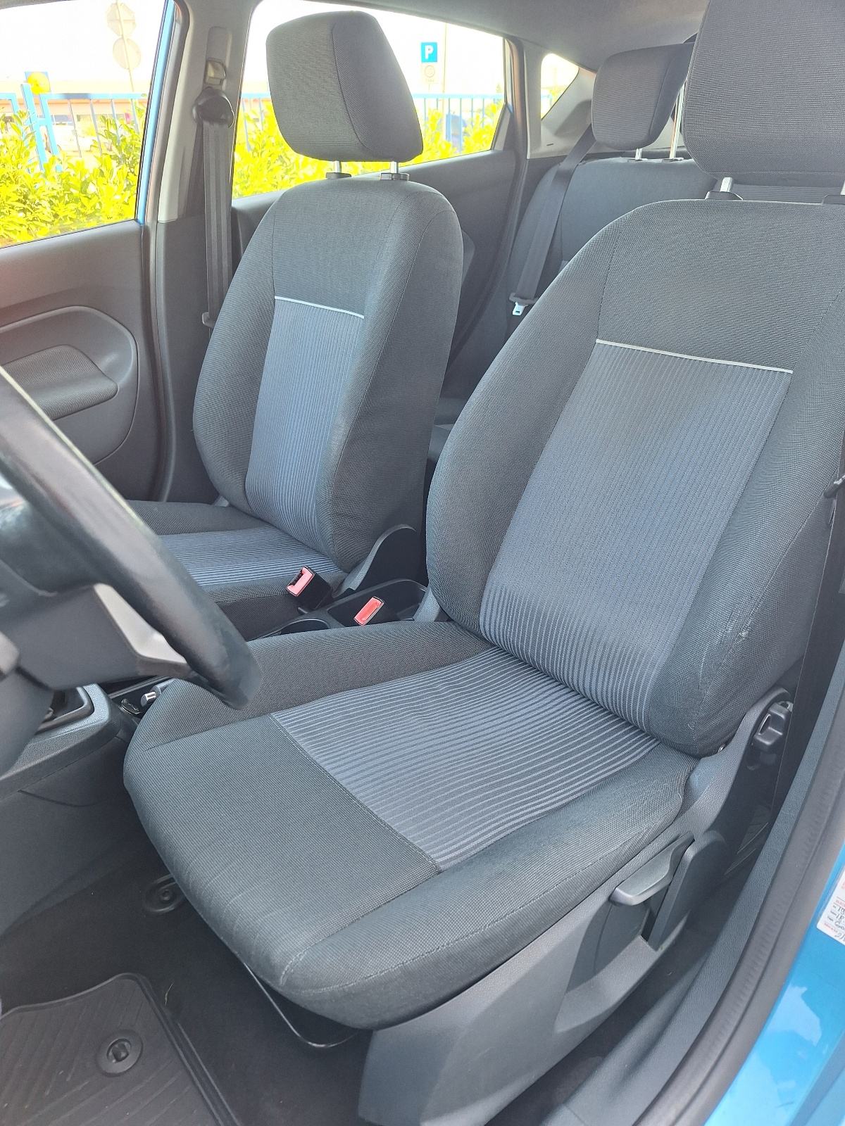 Ford Fiesta 1,25i, HR auto,servisna,reg 1 g, 5 vrata,klima, fotografija 14