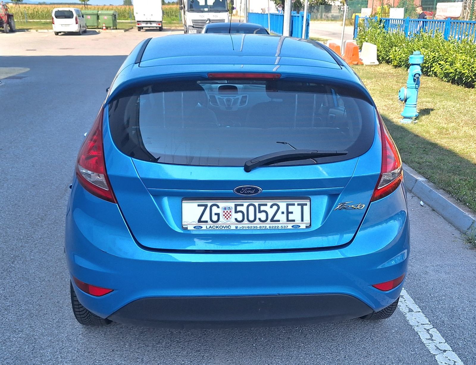 Ford Fiesta 1,25i, HR auto,servisna,reg 1 g, 5 vrata,klima, fotografija 6