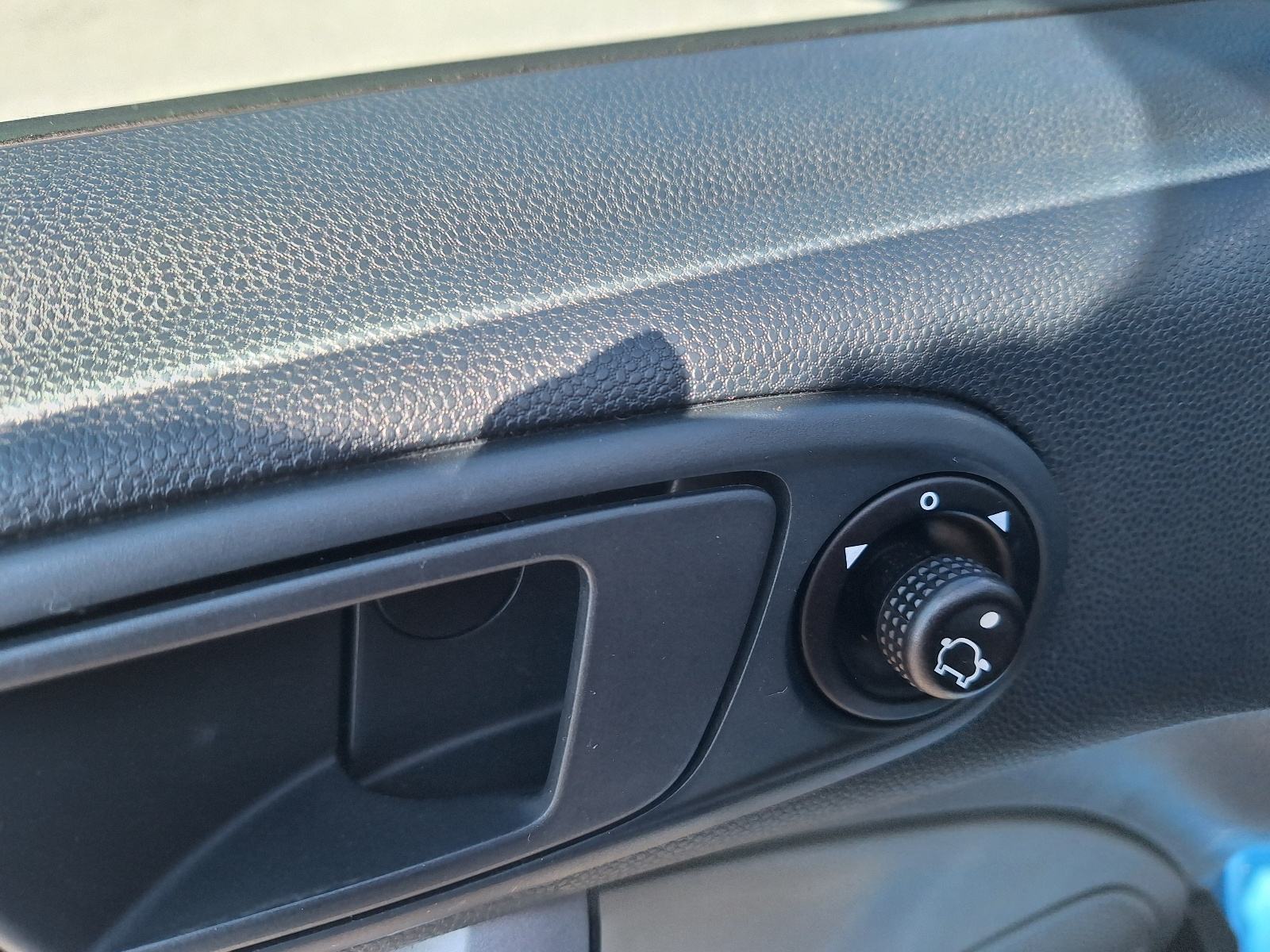 Ford Fiesta 1,25i, HR auto,servisna,reg 1 g, 5 vrata,klima, fotografija 12