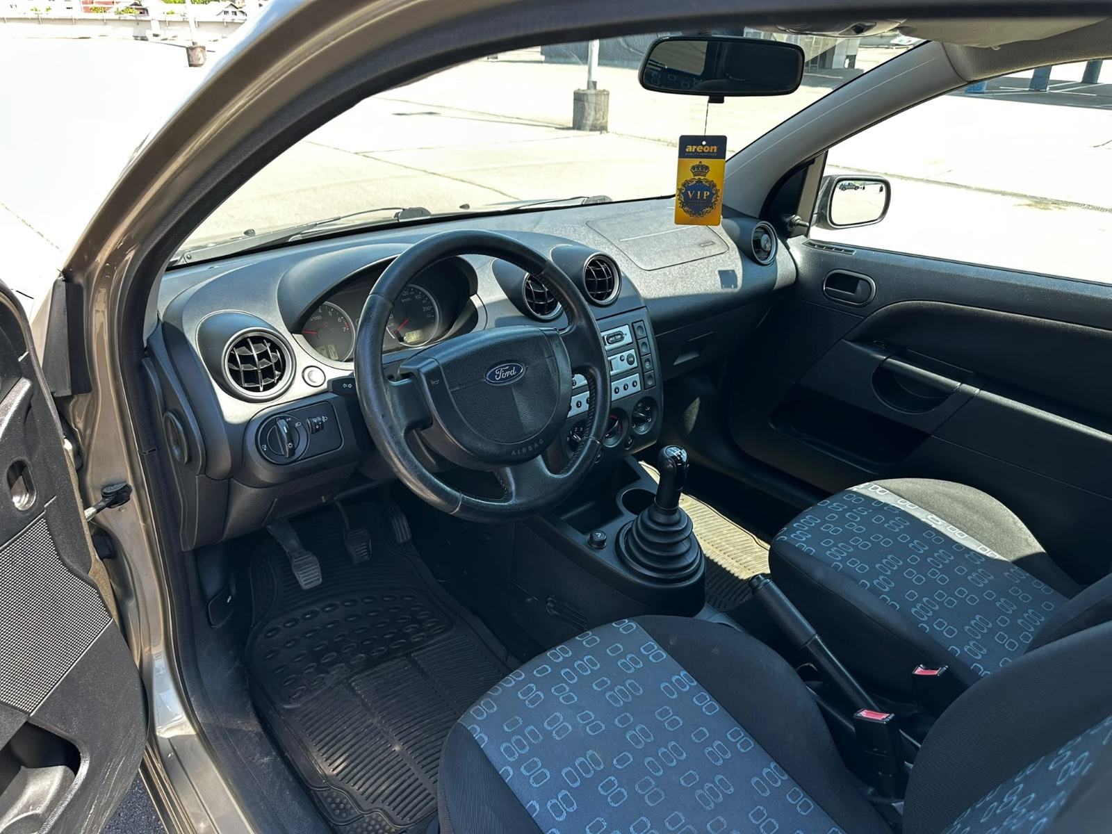 Ford Fiesta 1,3 i *Hr.Auto.Prvi vlasnik*Klima*Reg. God dana 07/2027*, fotografija 9