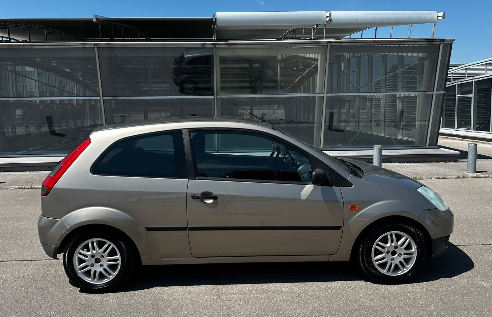 Ford Fiesta 1,3 i *Hr.Auto.Prvi vlasnik*Klima*Reg. God dana 07/2027*, fotografija 4