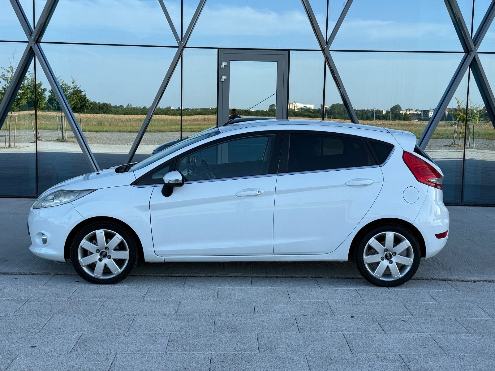 Ford Fiesta 1,4 TDCI TITANIUM 2009 REG 1 GODINU, fotografija 2