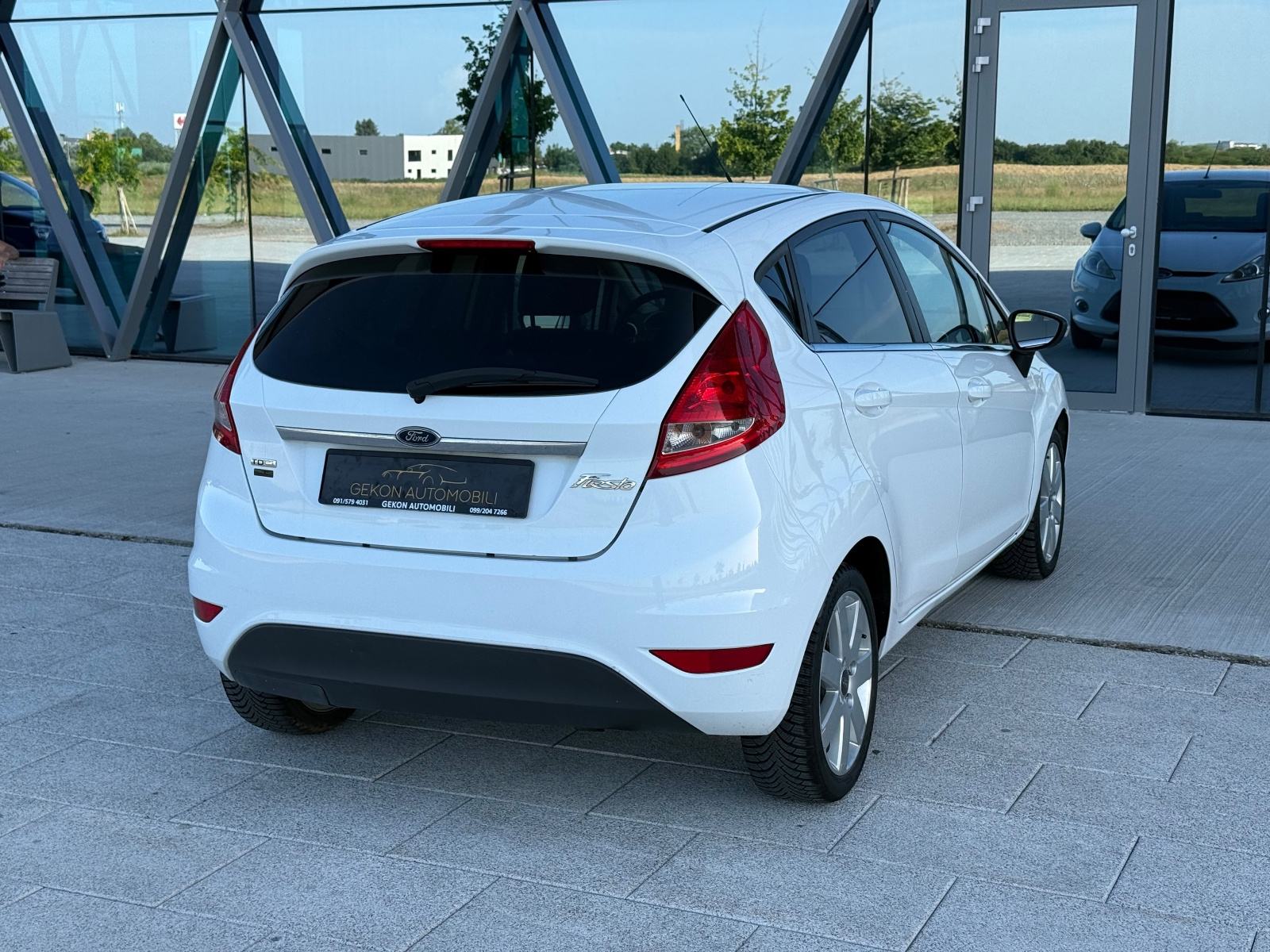 Ford Fiesta 1,4 TDCI TITANIUM 2009 REG 1 GODINU, fotografija 5