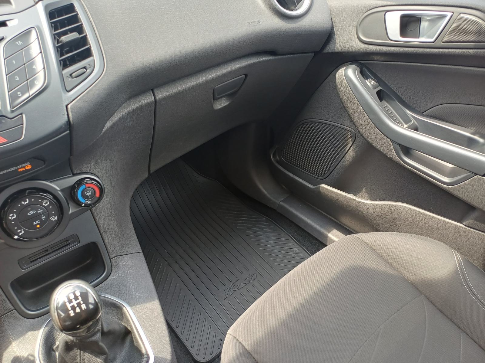 Ford Fiesta 1,5, fotografija 10