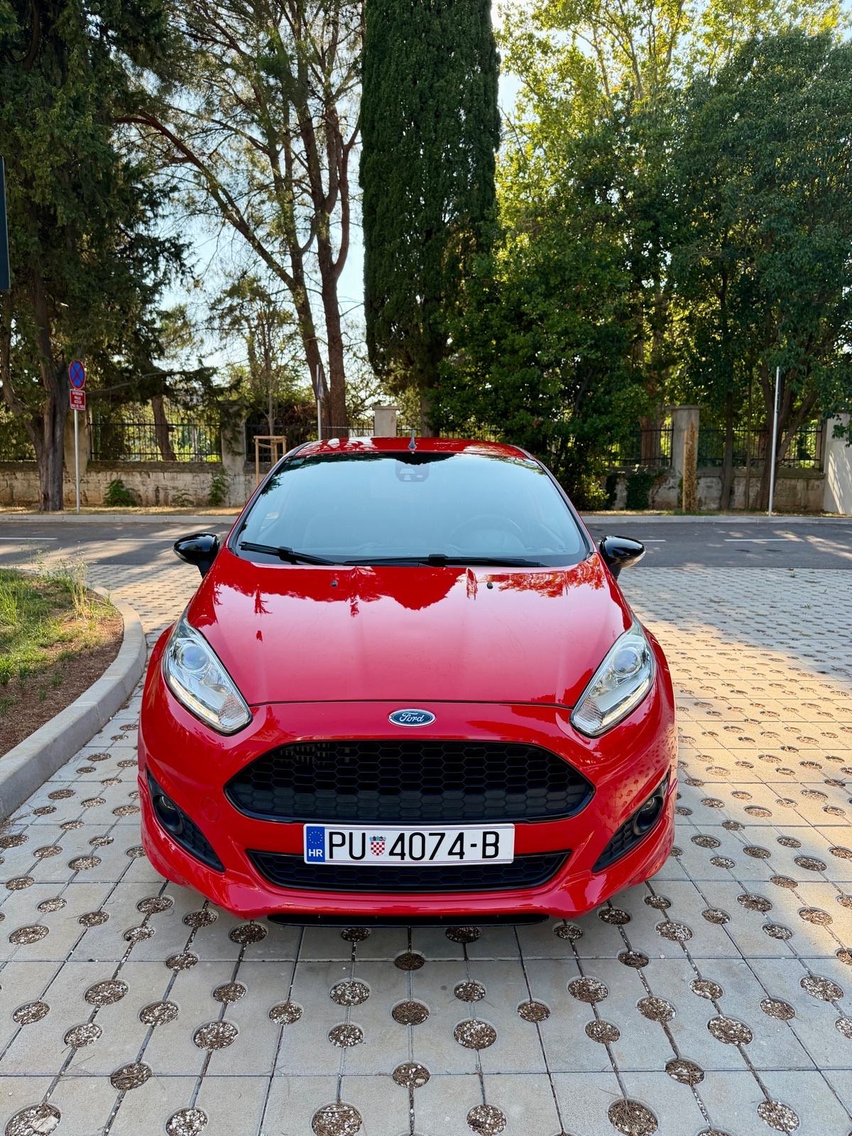 Ford Fiesta 1,5 TDCi, 70 kW / 95 ks, ST LINE. Reg. do 04/2027, fotografija 2