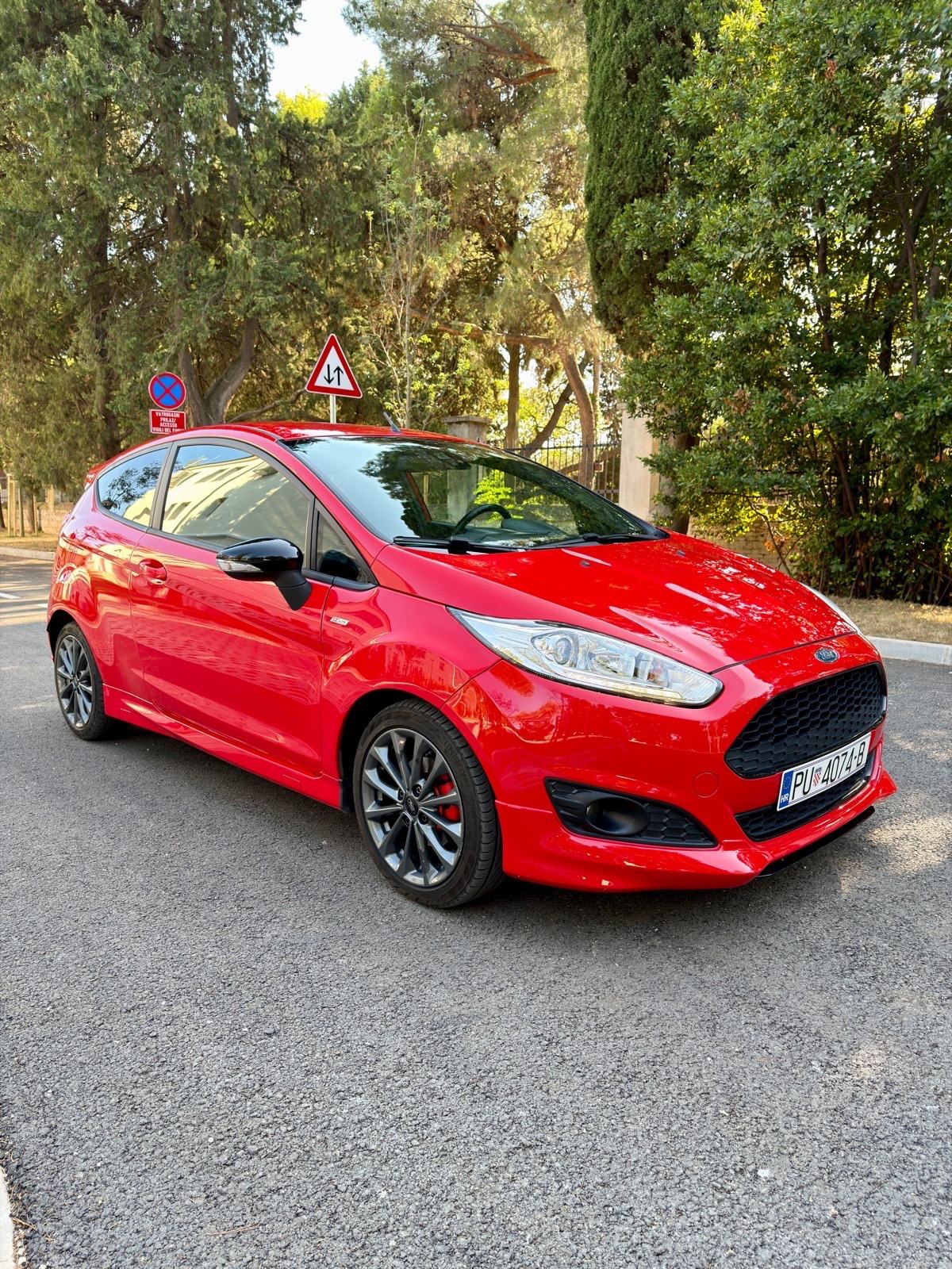 Ford Fiesta 1,5 TDCi, 70 kW / 95 ks, ST LINE. Reg. do 04/2027, fotografija 3