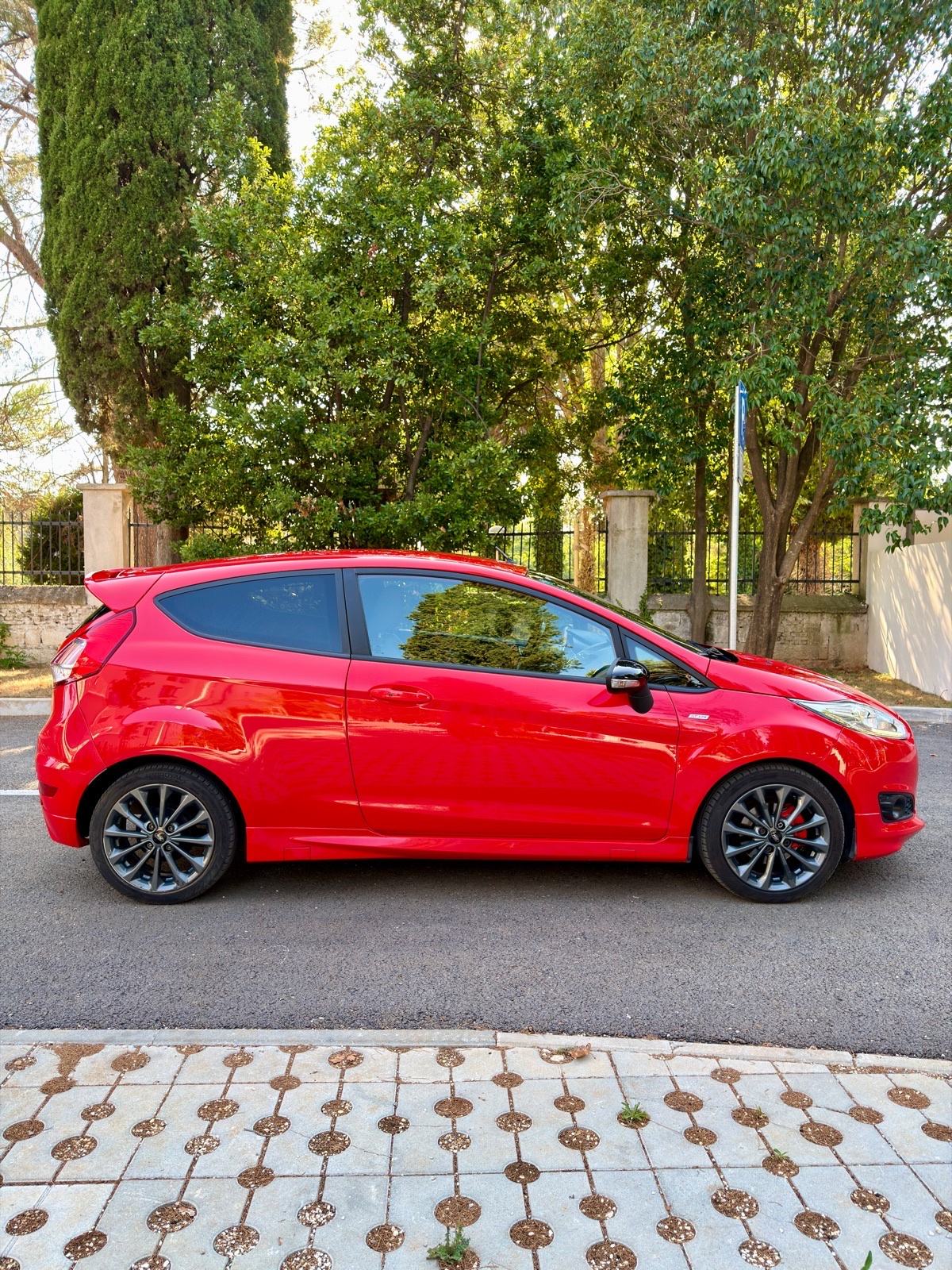 Ford Fiesta 1,5 TDCi, 70 kW / 95 ks, ST LINE. Reg. do 04/2027, fotografija 6
