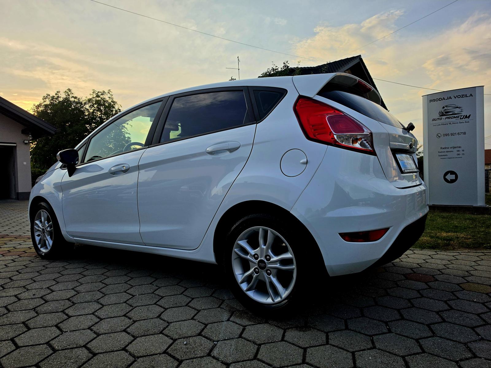 Ford Fiesta 1,5 TDCi,,ODLIČAN,,SERVISNA,,123853KM, fotografija 5