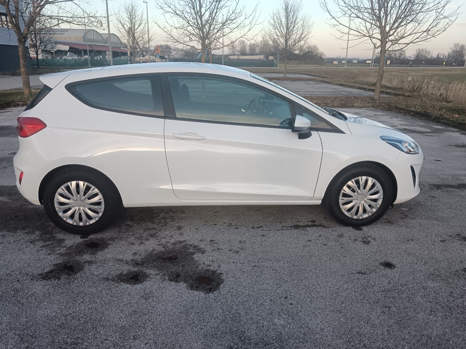 Ford Fiesta 1,5 Tdci 85000km.Kao novi, pogled izvana - slika 2