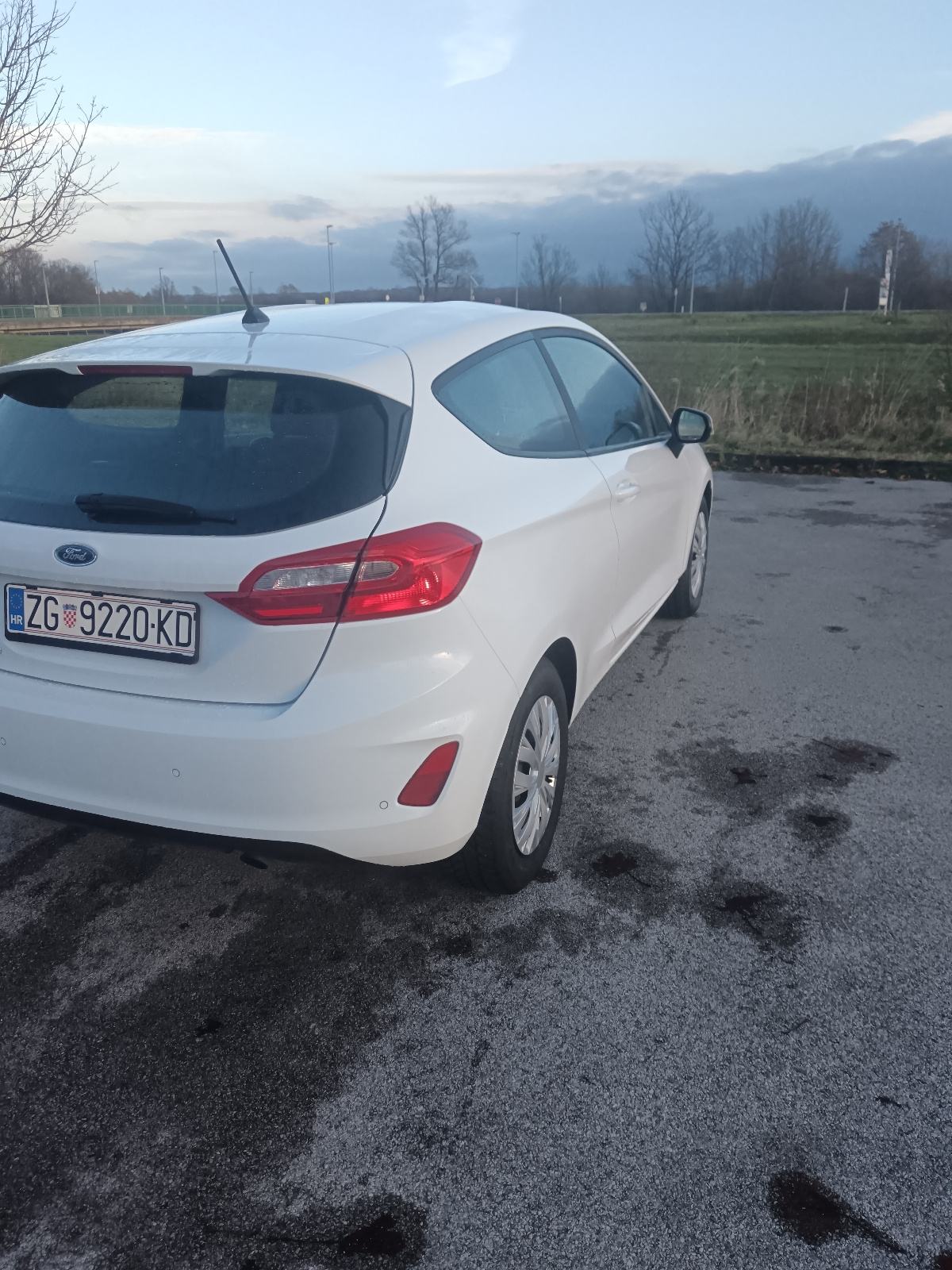 Ford Fiesta 1,5 Tdci 85000km.Kao novi, fotografija 6