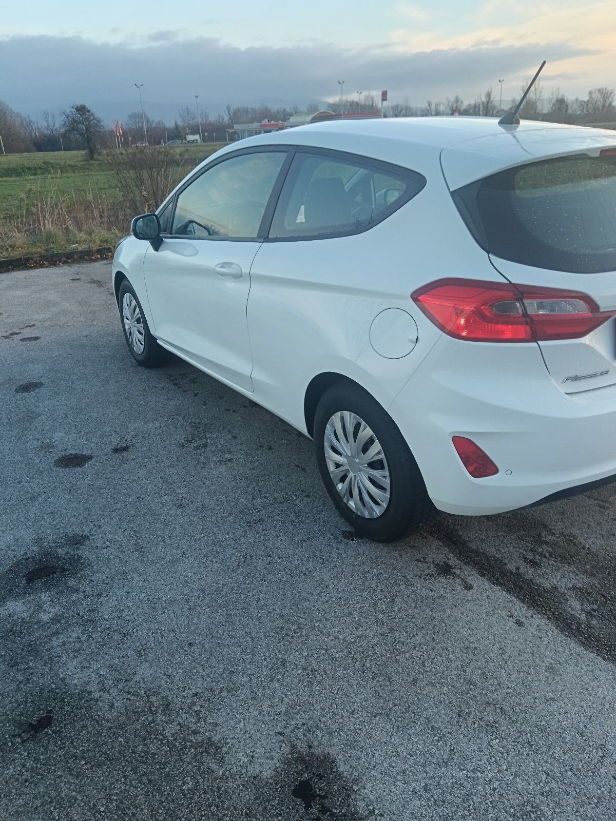 Ford Fiesta 1,5 Tdci 85000km.Kao novi, fotografija 8
