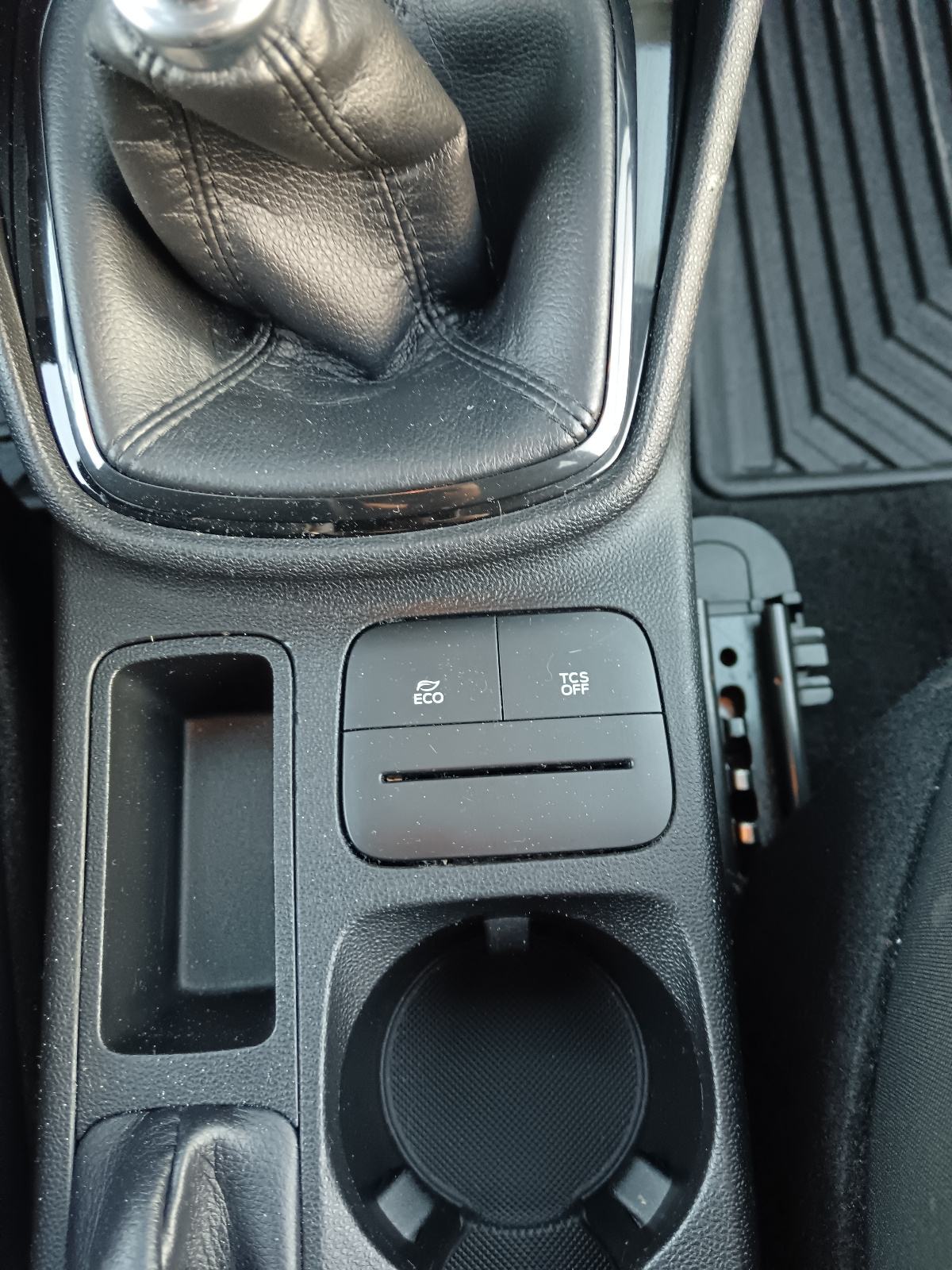 Ford Fiesta 1,5 Tdci 85000km.Kao novi, fotografija 17