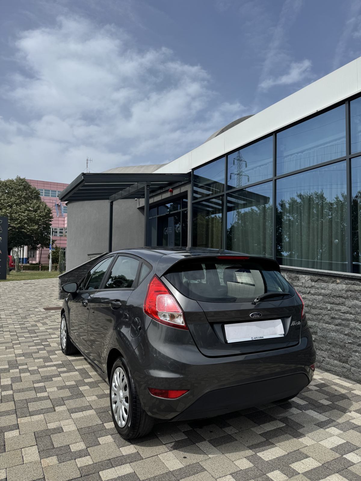 Ford Fiesta 1,5 TDCi -5 VRATA- NOVI MODEL - EURO 6 - REG 08/27 PRILIKA, fotografija 8