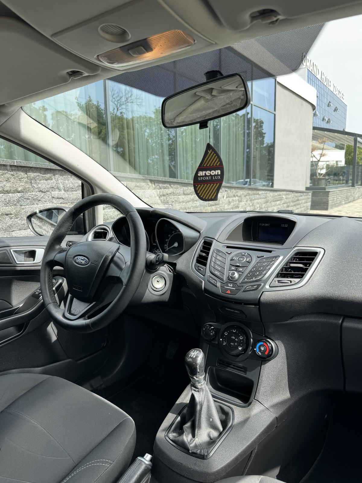 Ford Fiesta 1,5 TDCi -5 VRATA- NOVI MODEL - EURO 6 - REG 08/27 PRILIKA, fotografija 19
