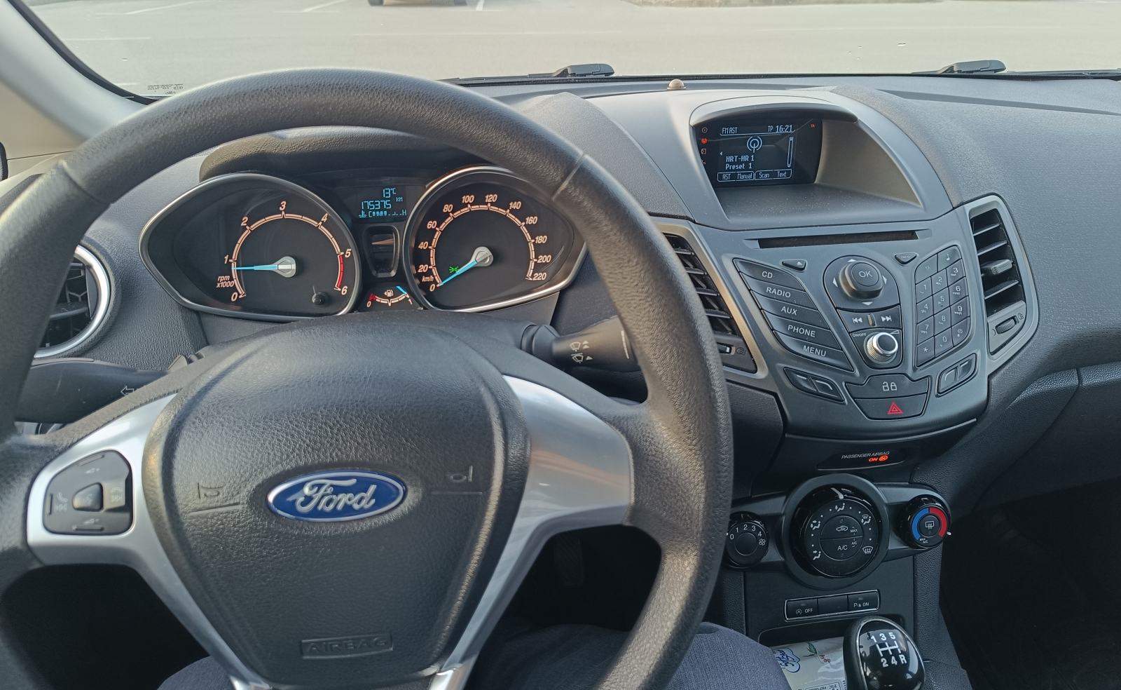 Ford Fiesta 1,6 TDCI, veliki i mali servis ovlašteni Ford, ekonomičan, fotografija 6
