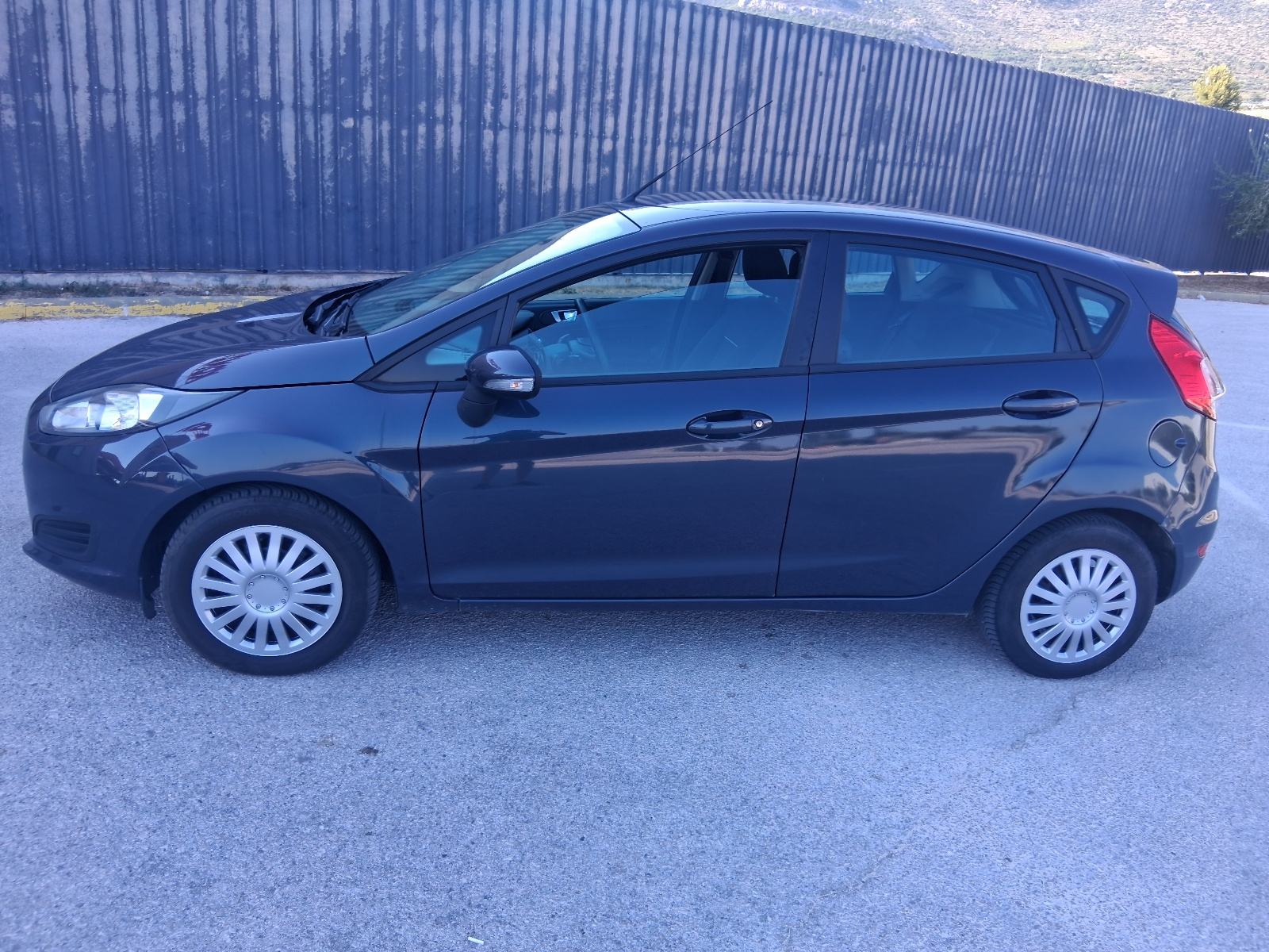 Ford Fiesta 1,6-tdci - ODLICAN - 198.000km - REG.CILU GODINU, pogled izvana - slika 1