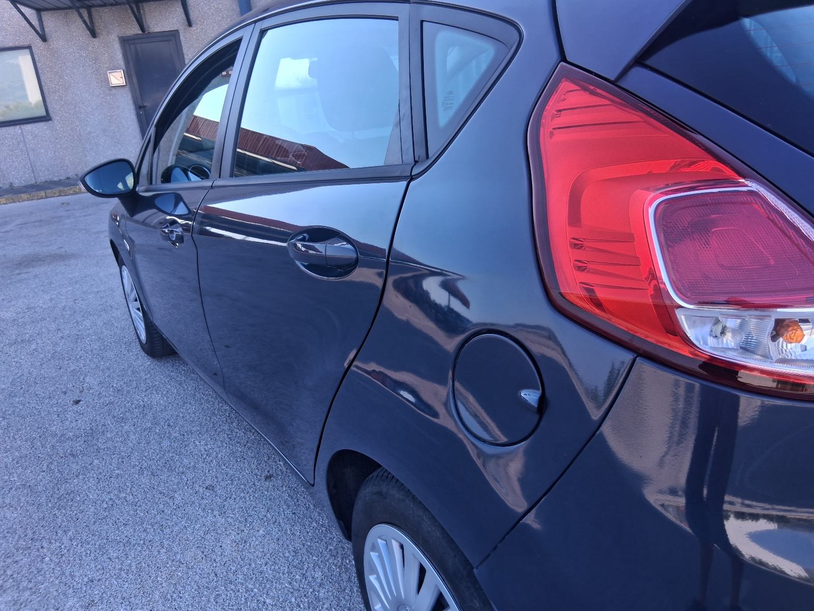 Ford Fiesta 1,6-tdci - ODLICAN - 198.000km - REG.CILU GODINU, fotografija 8