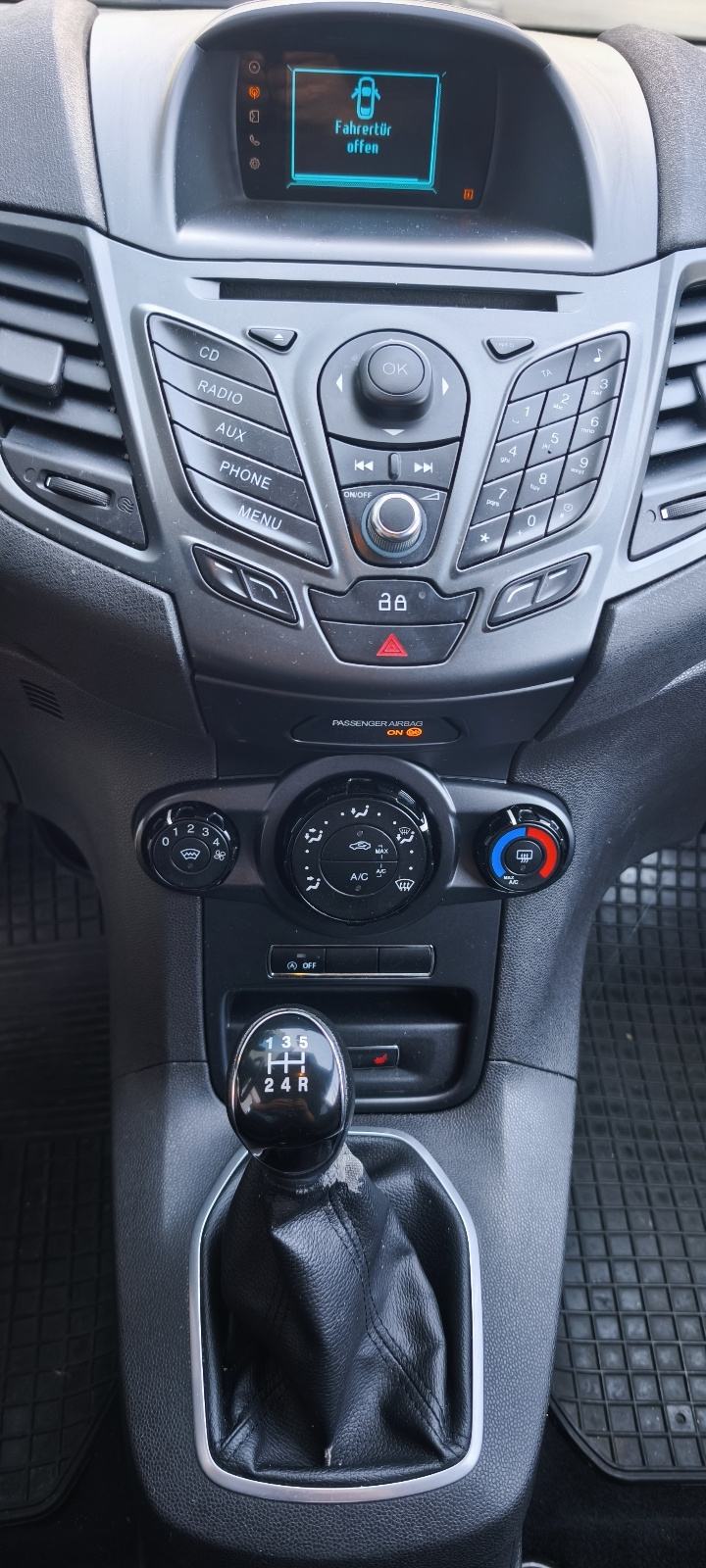 Ford Fiesta 2015 god samo 110000km KAO NOVA Top stanje, fotografija 5