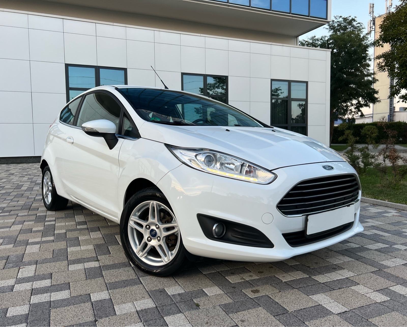 ** FORD FIESTA **TITANIUM ** LED**ALU 15 **MAGLENKE**ECOBOOST**, fotografija 8