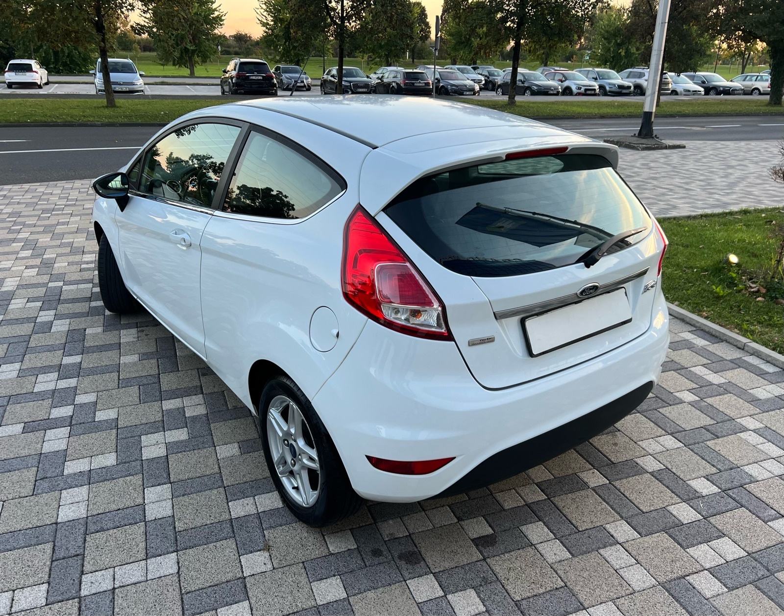 ** FORD FIESTA **TITANIUM ** LED**ALU 15 **MAGLENKE**ECOBOOST**, fotografija 4