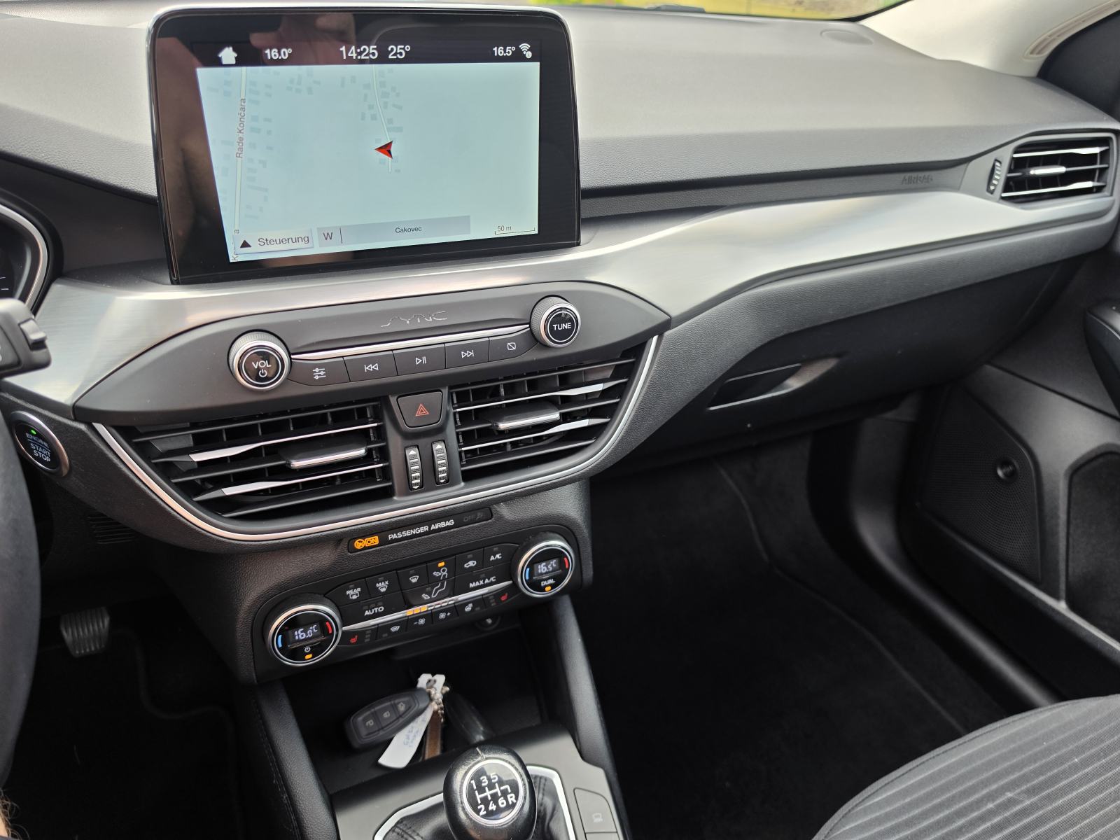 Ford Focus 1,0 BENZIN,,ODLIČAN,,PANORANA,,85999KM, fotografija 10