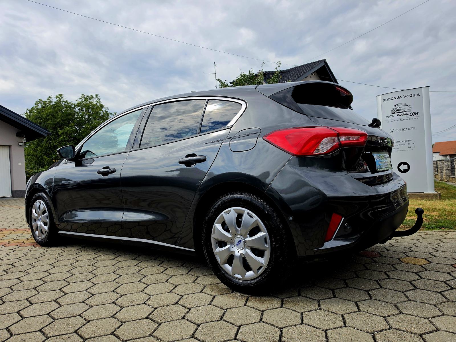Ford Focus 1,0 BENZIN,,ODLIČAN,,PANORANA,,85999KM, fotografija 5