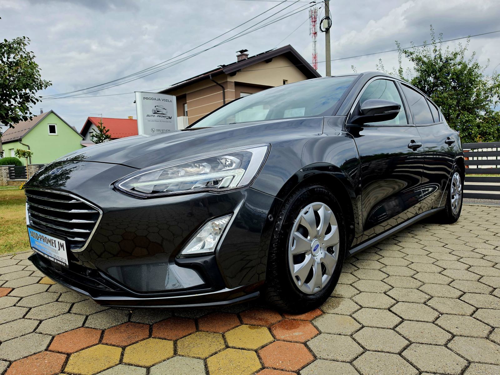 Ford Focus 1,0 BENZIN,,ODLIČAN,,PANORANA,,85999KM, fotografija 2