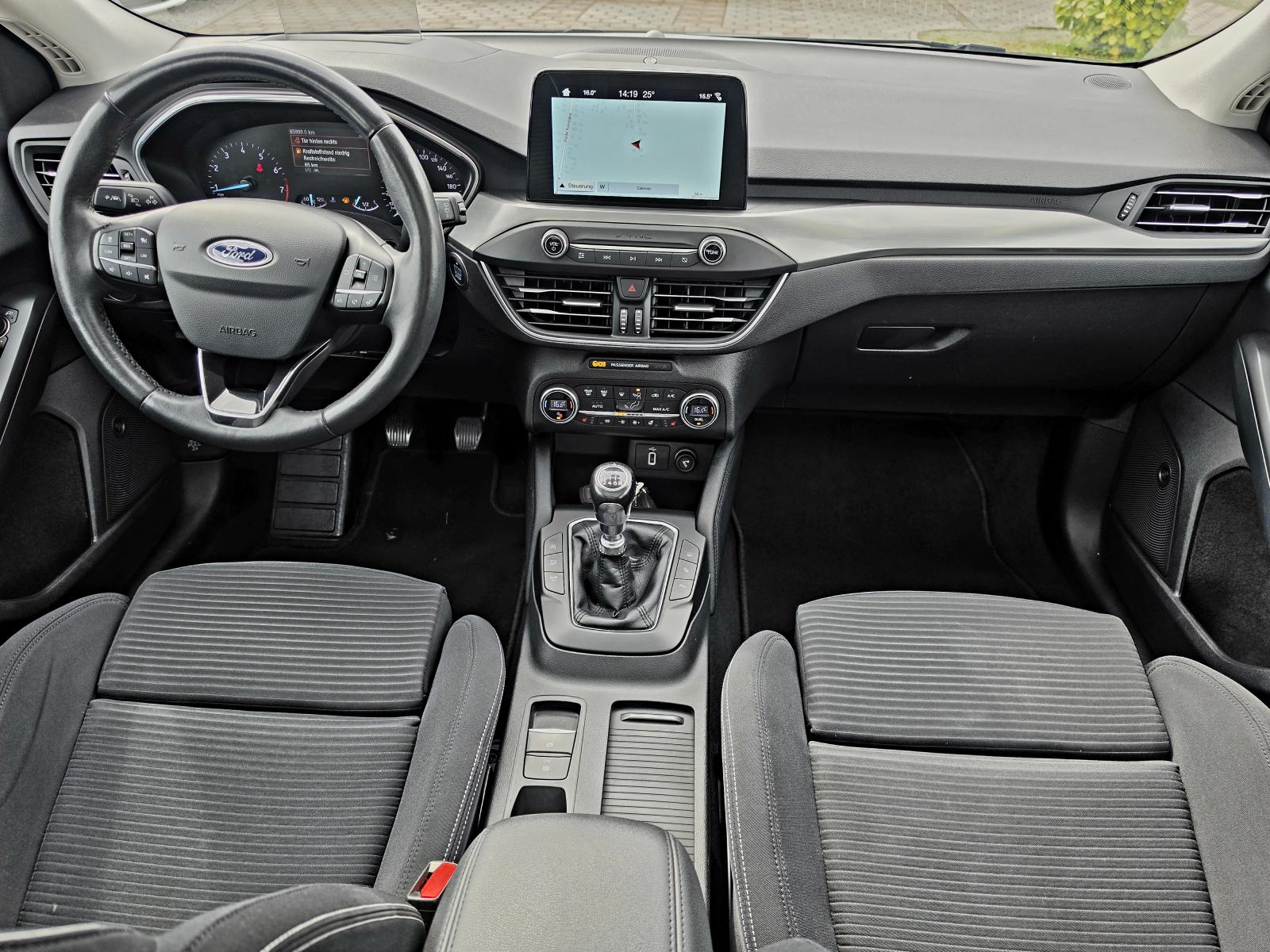 Ford Focus 1,0 BENZIN,,ODLIČAN,,PANORANA,,85999KM, fotografija 9