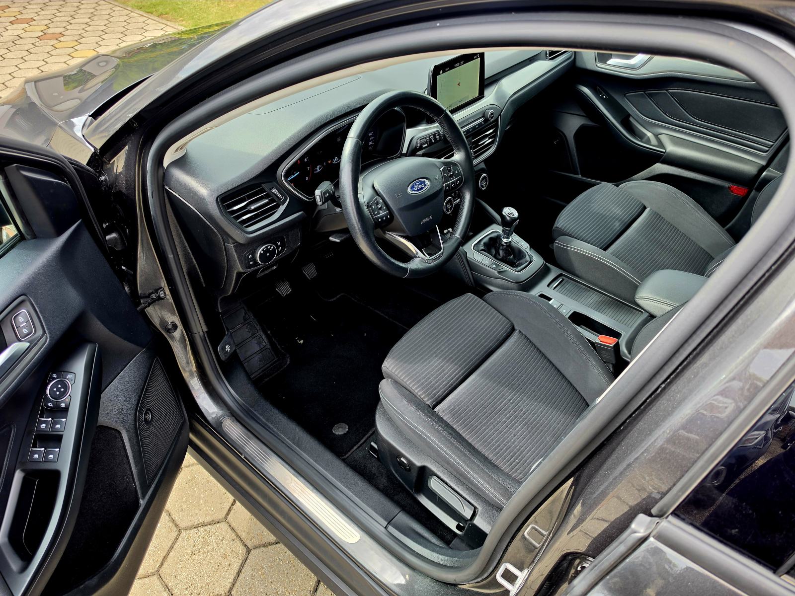 Ford Focus 1,0 BENZIN,,ODLIČAN,,PANORANA,,85999KM, fotografija 12
