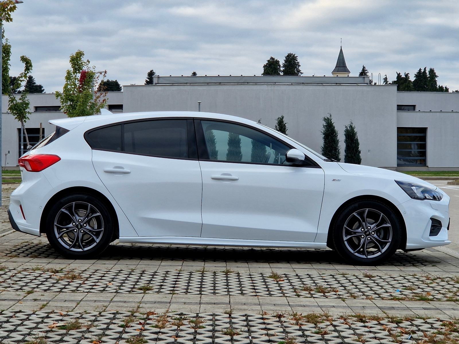 FORD FOCUS 1.0 ECOBOOST ST-LINE - *1.VLASNIK-BOGATA OPREMA-ATRAKTIVAN*, fotografija 5