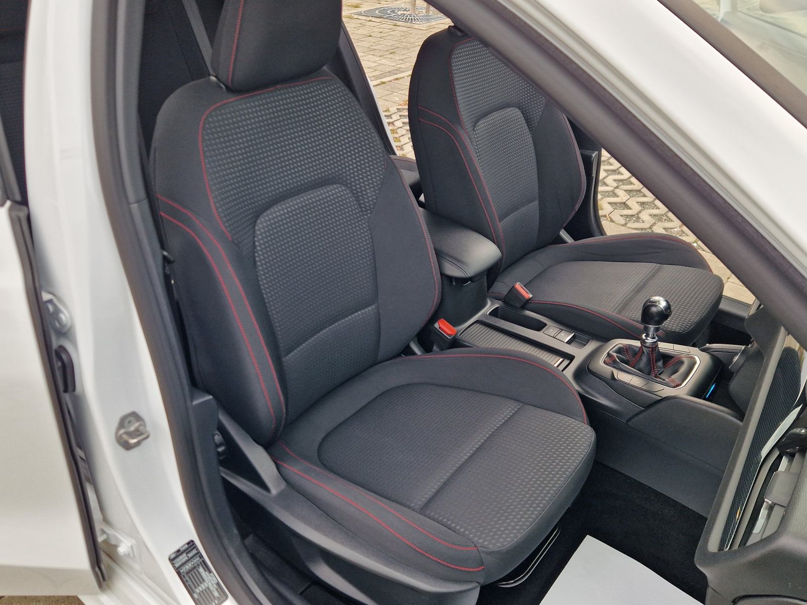 FORD FOCUS 1.0 ECOBOOST ST-LINE - *1.VLASNIK-BOGATA OPREMA-ATRAKTIVAN*, fotografija 17
