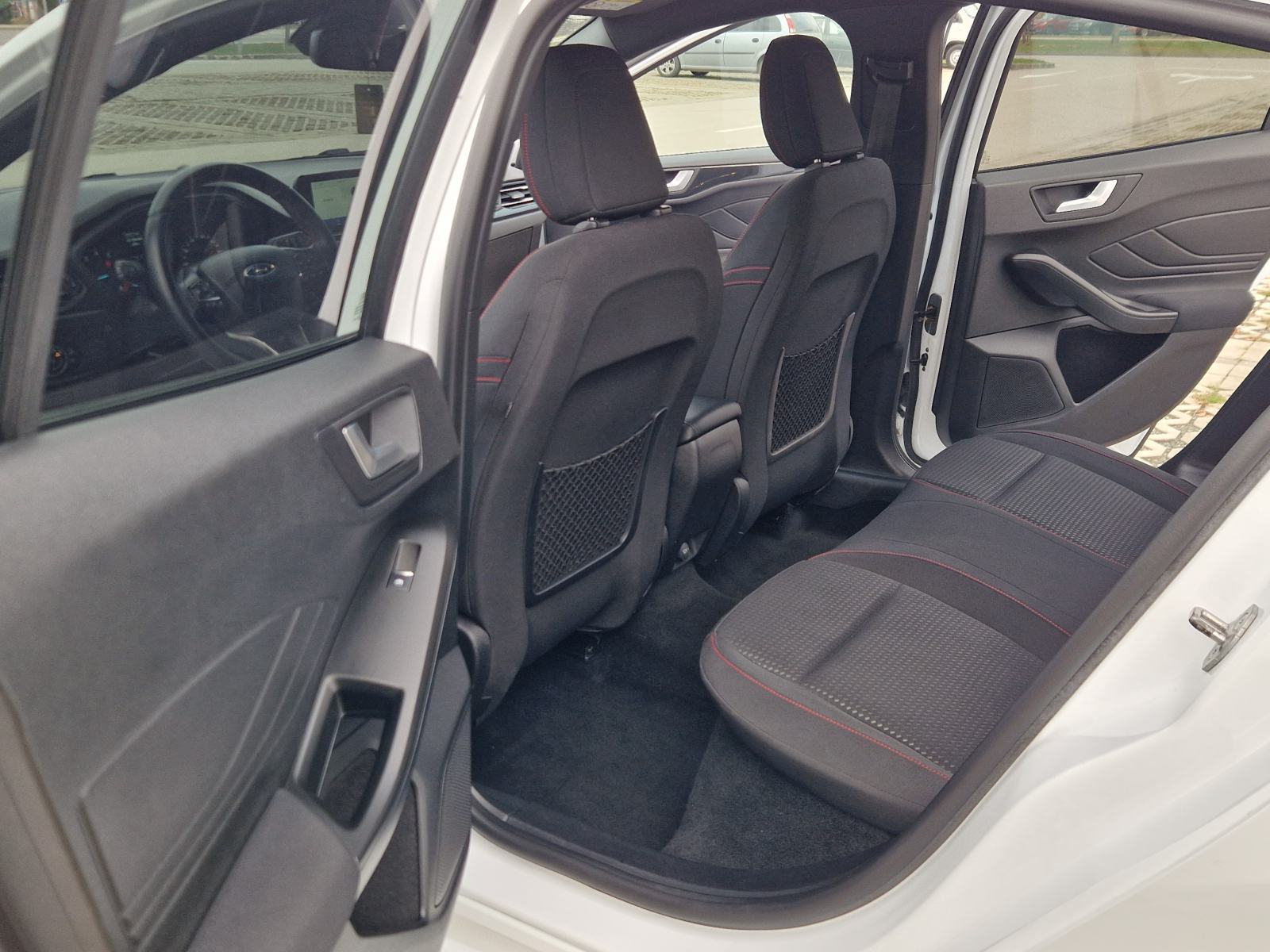 FORD FOCUS 1.0 ECOBOOST ST-LINE - *1.VLASNIK-BOGATA OPREMA-ATRAKTIVAN*, fotografija 13