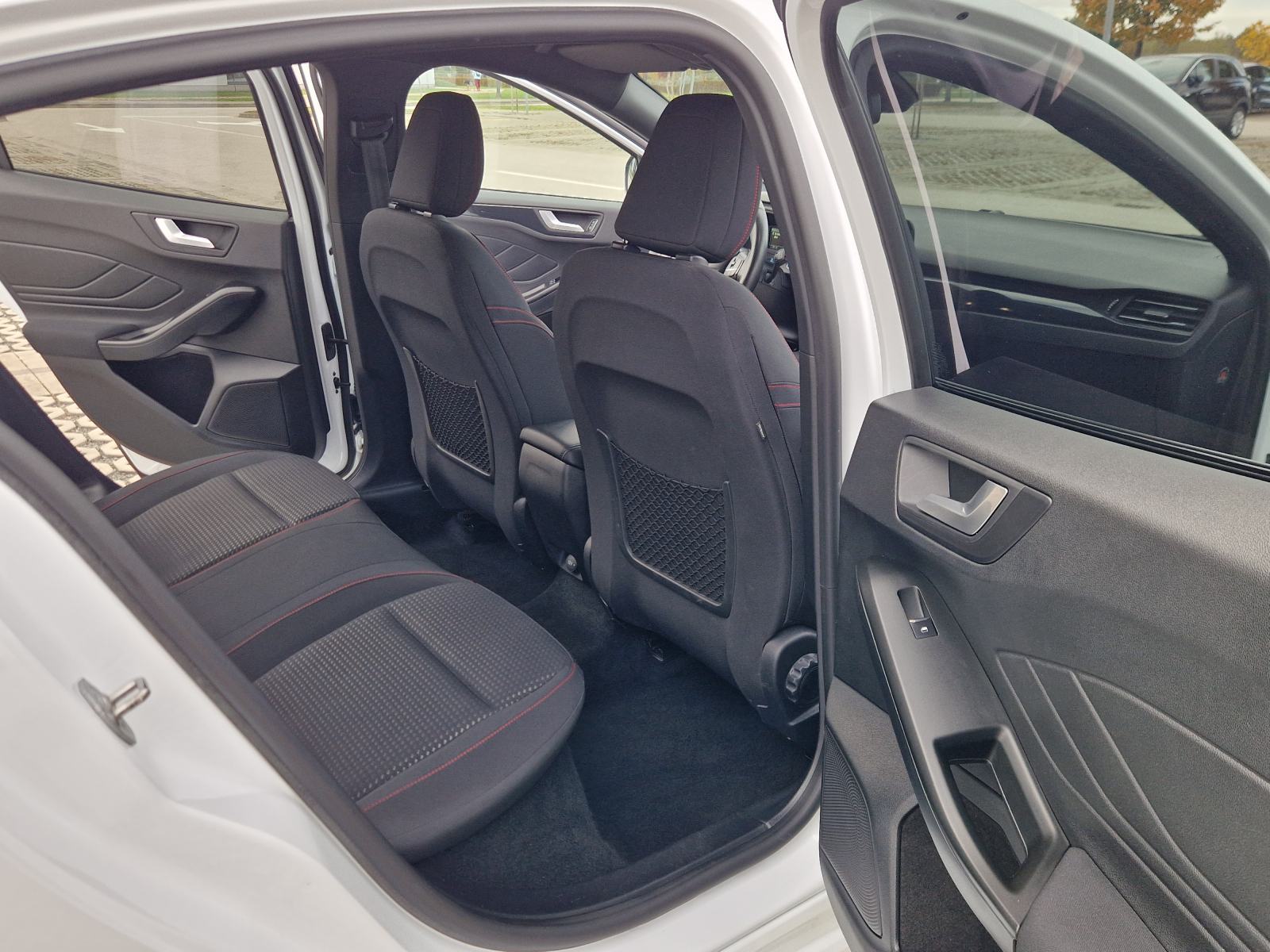 FORD FOCUS 1.0 ECOBOOST ST-LINE - *1.VLASNIK-BOGATA OPREMA-ATRAKTIVAN*, fotografija 18