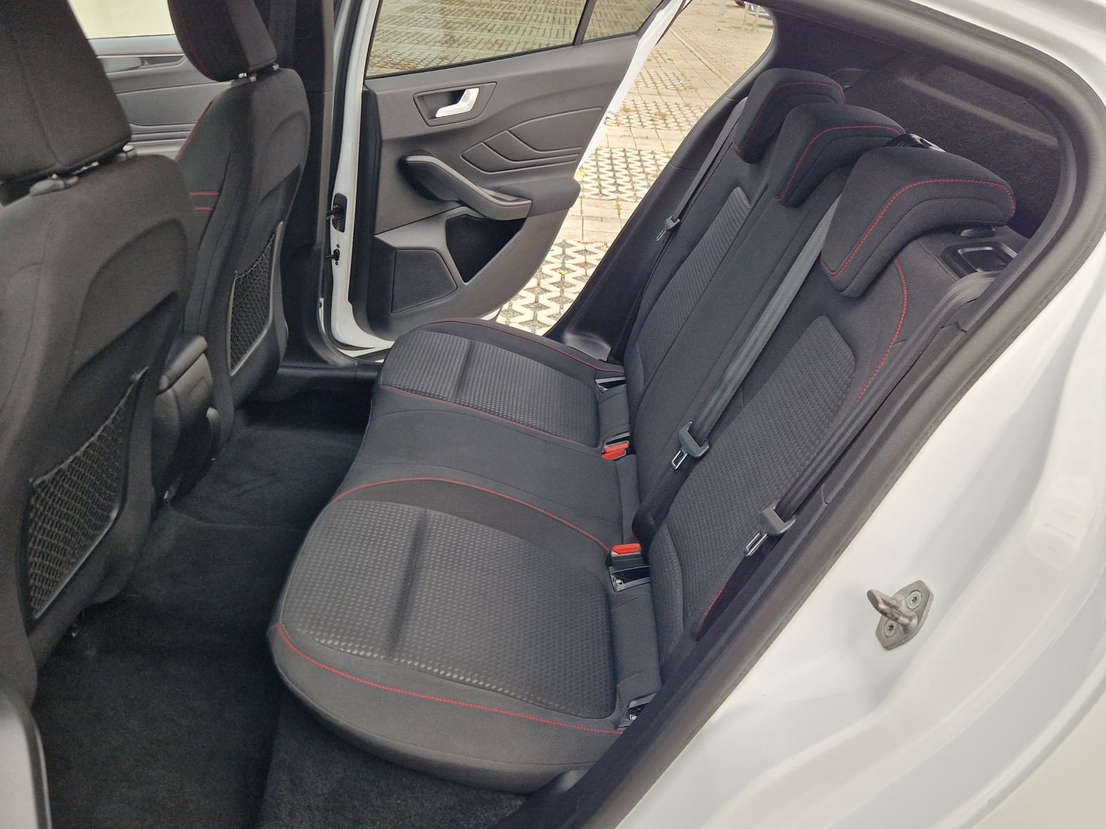 FORD FOCUS 1.0 ECOBOOST ST-LINE - *1.VLASNIK-BOGATA OPREMA-ATRAKTIVAN*, fotografija 14