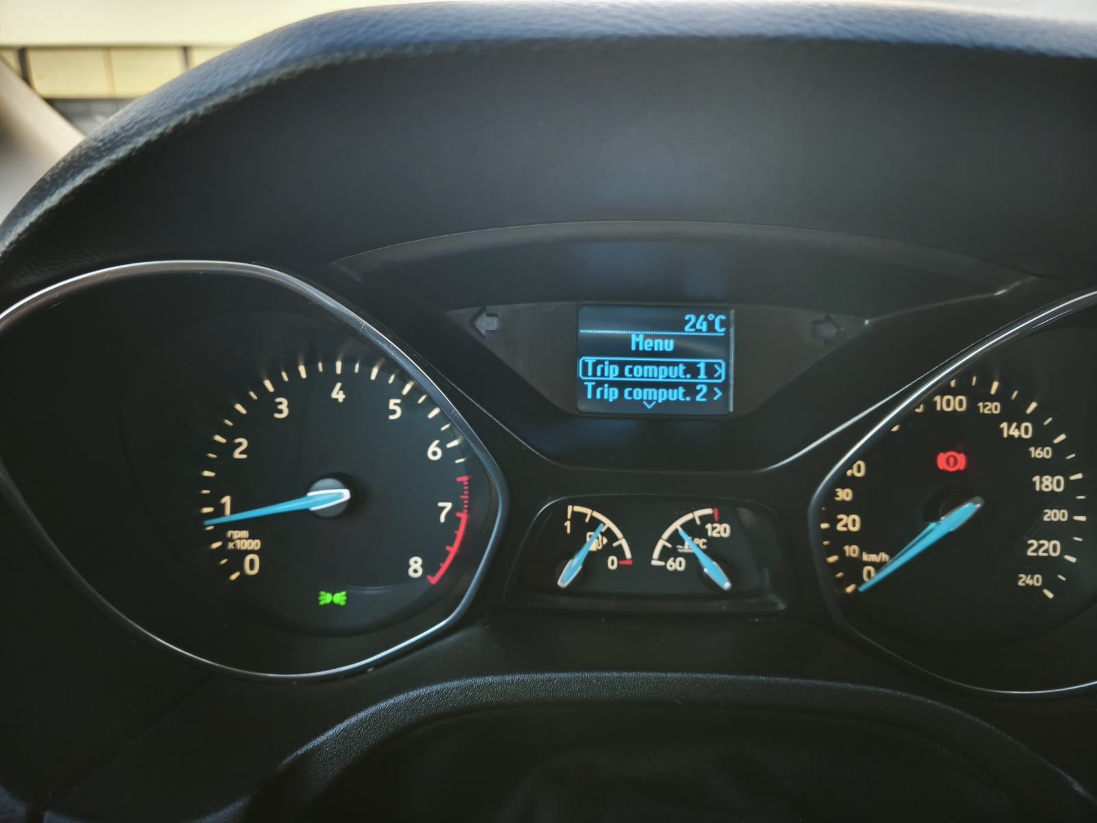 Ford Focus 1,0 GTDi, reg. do 4/2027, nove ljetne gume, veliki servis, fotografija 5