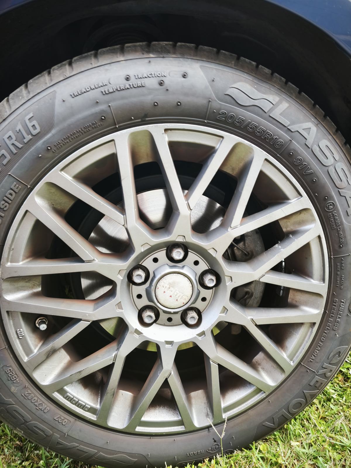 Ford Focus 1,0 GTDi, reg. do 4/2027, nove ljetne gume, veliki servis, fotografija 11
