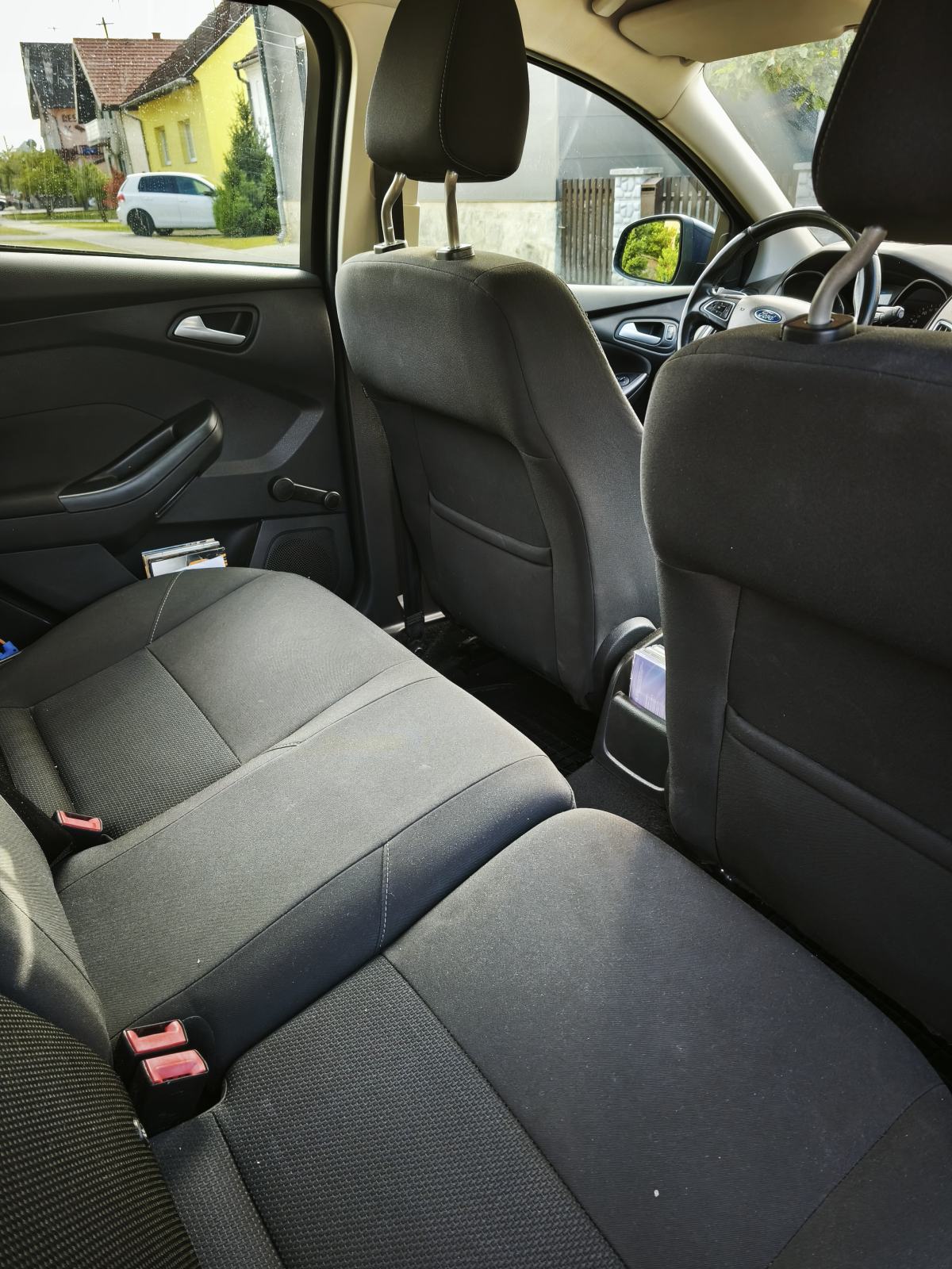 Ford Focus 1,0 GTDi, reg. do 4/2027, nove ljetne gume, veliki servis, fotografija 8