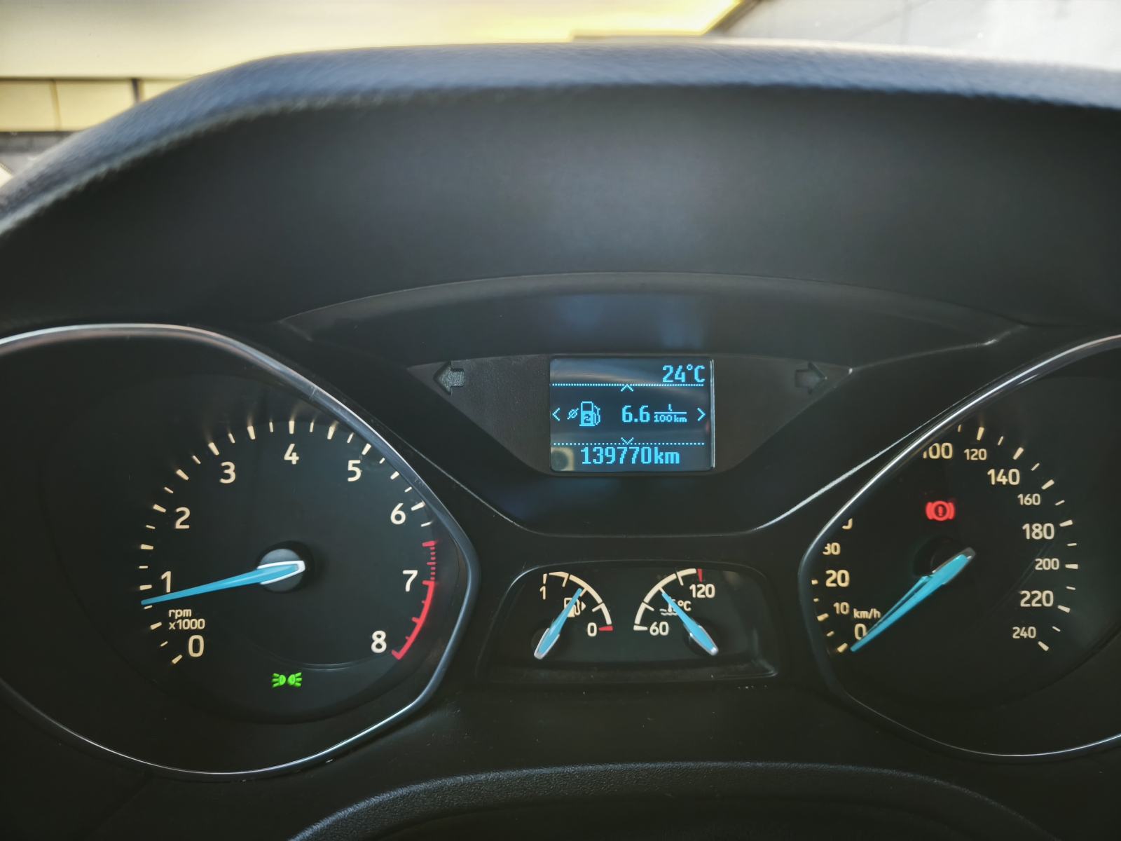 Ford Focus 1,0 GTDi, reg. do 4/2027, nove ljetne gume, veliki servis, fotografija 14