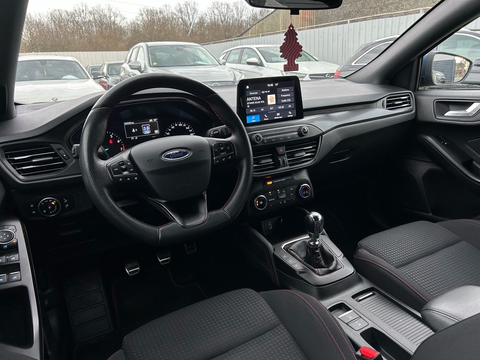 Ford Focus 1,0 GTDi St-line, fotografija 15
