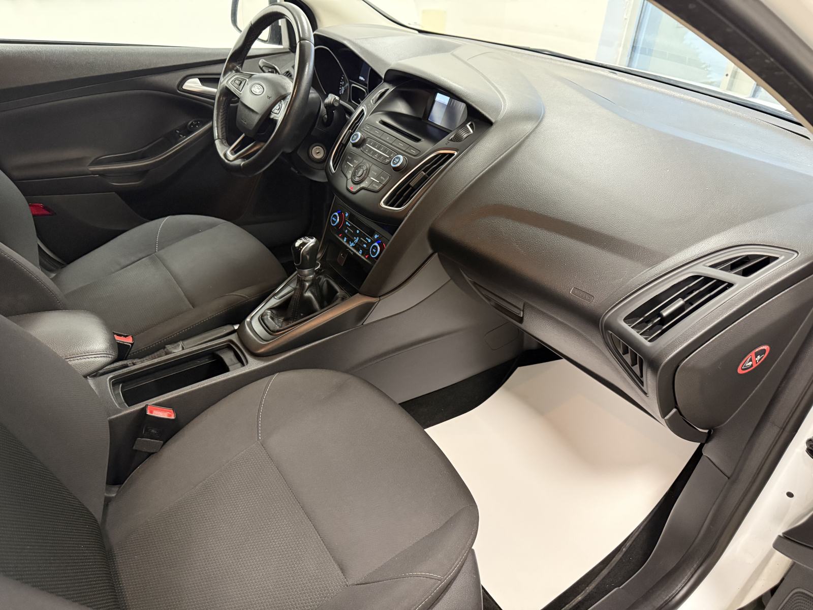 Ford Focus 1,0, fotografija 11