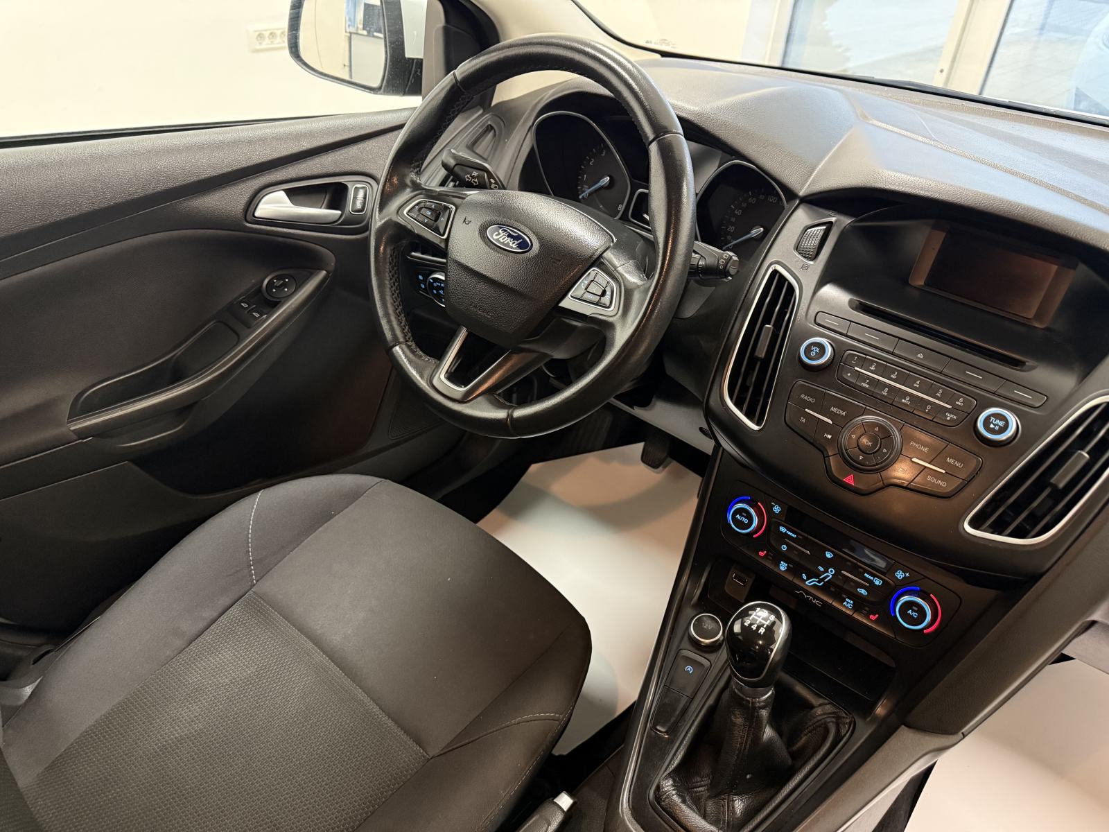 Ford Focus 1,0, fotografija 9