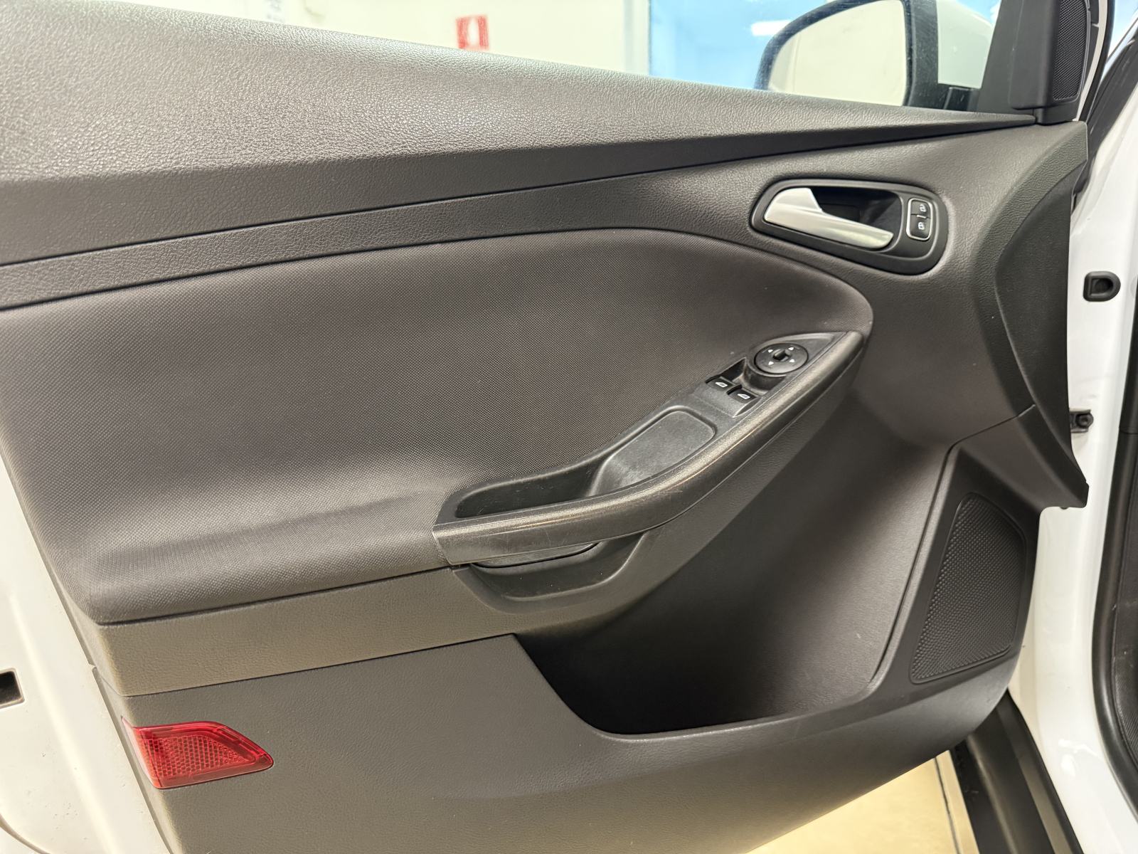 Ford Focus 1,0, fotografija 15