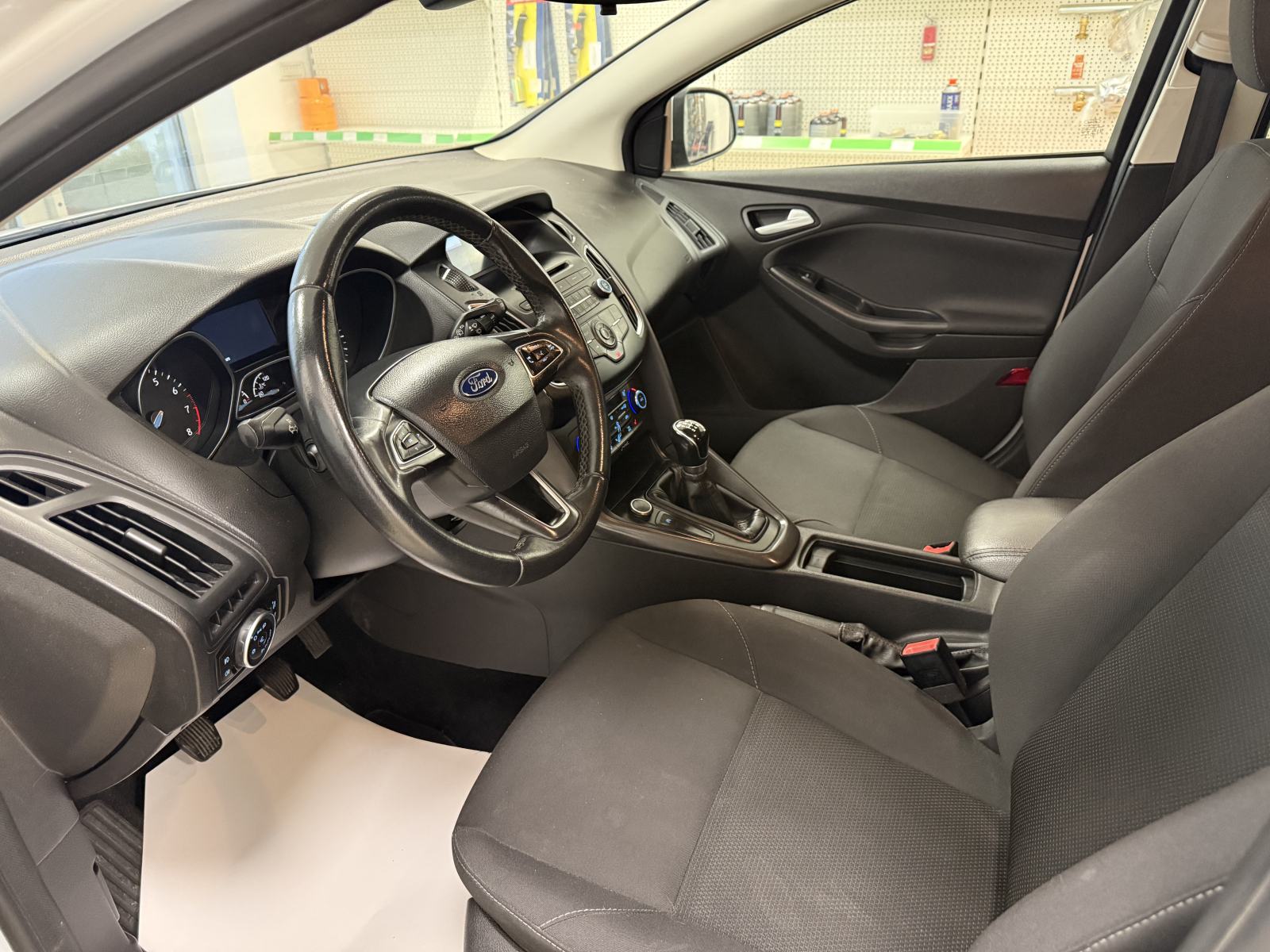 Ford Focus 1,0, fotografija 8